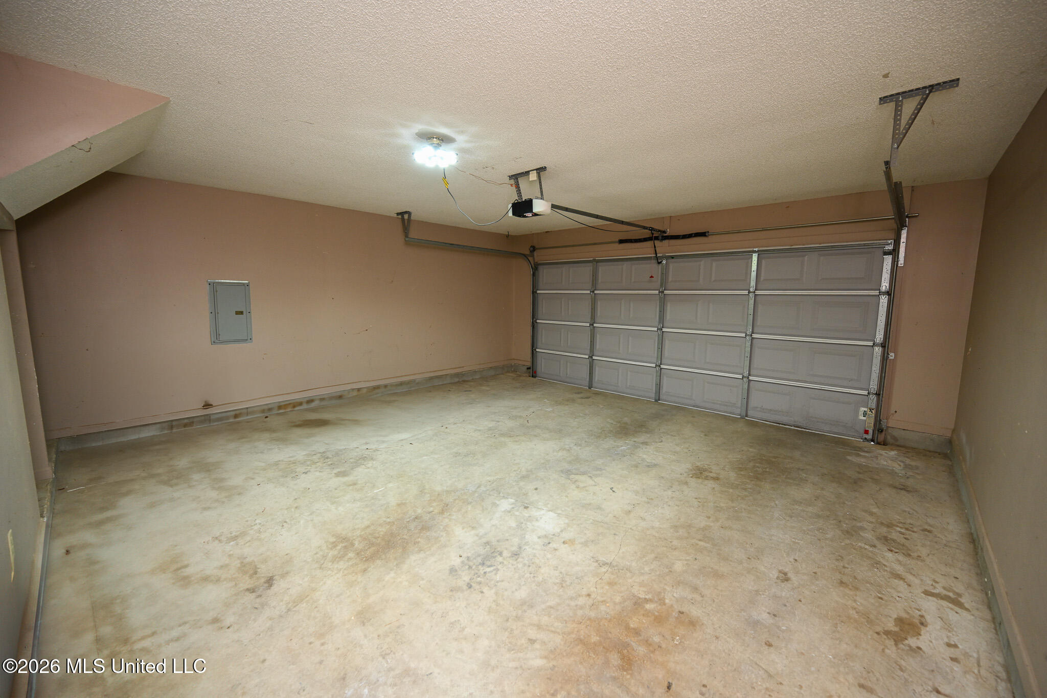 9051 Champlain Drive Property Photo 20