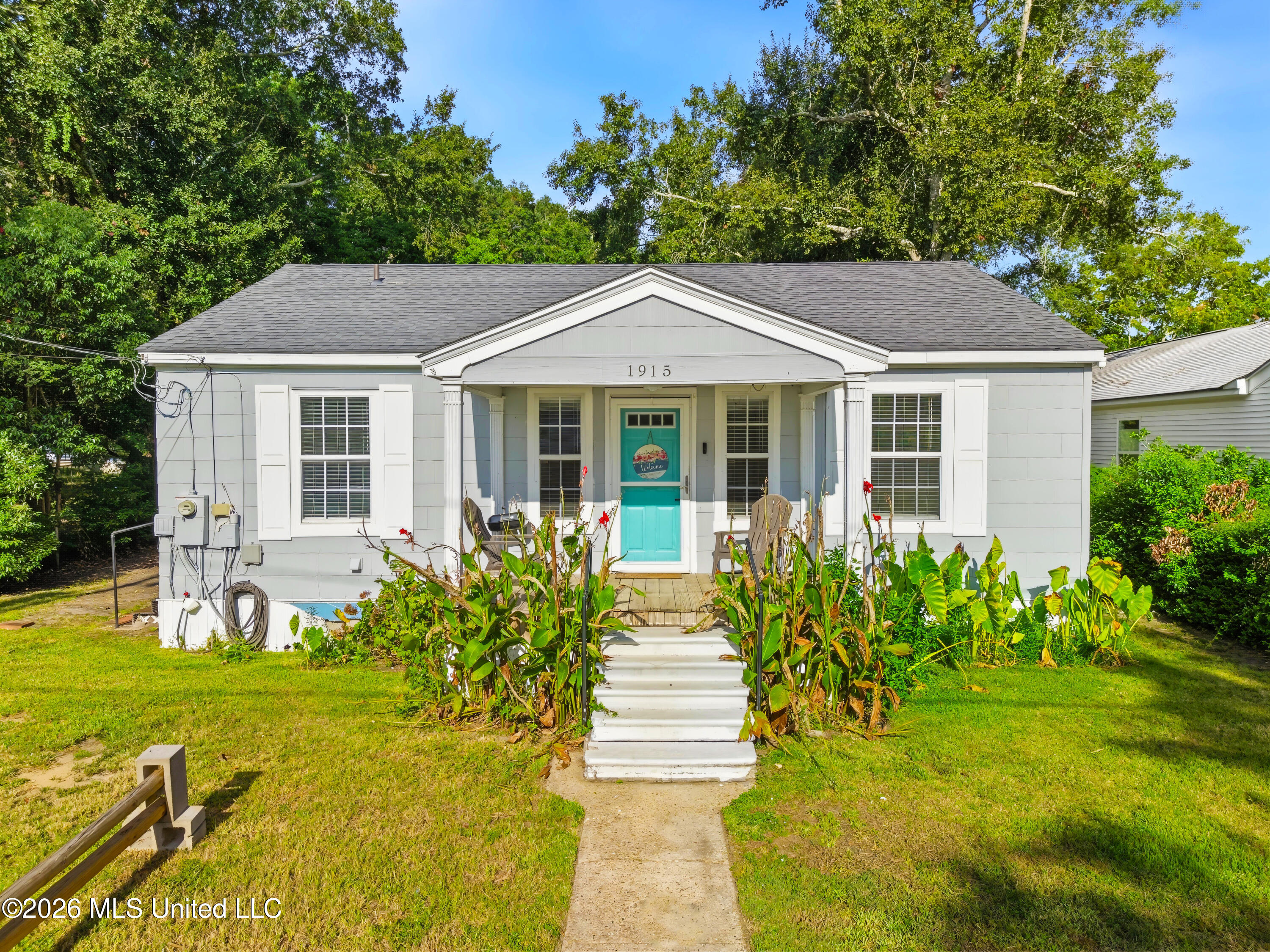 1915 9th Street Property Photo 1