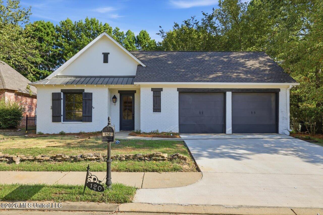 120 Hampton Chase Property Photo 1
