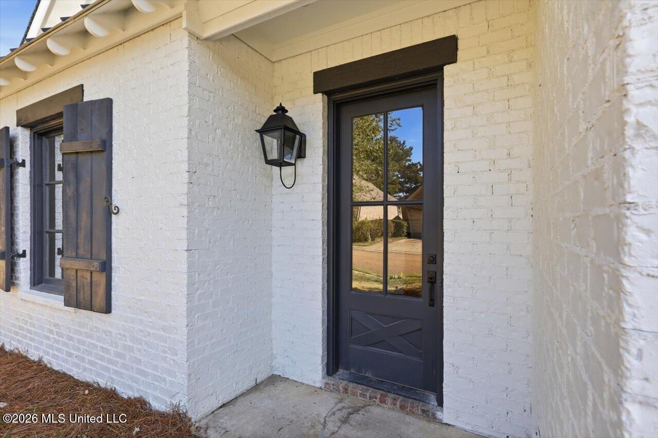 120 Hampton Chase Property Photo 5