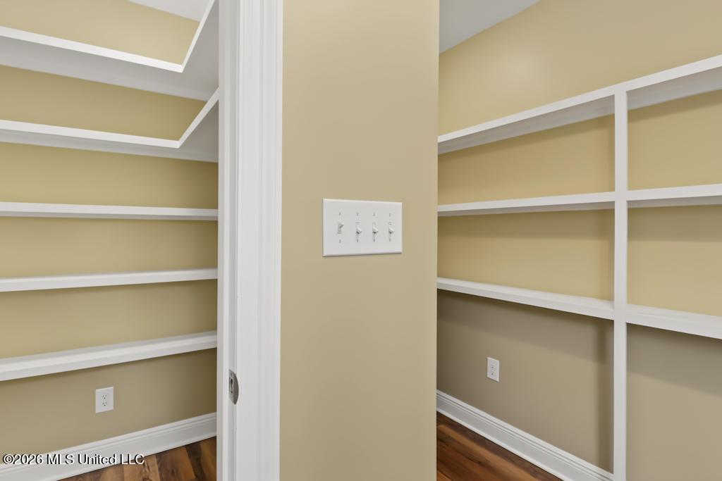 910 Calhoun Street Property Photo 14