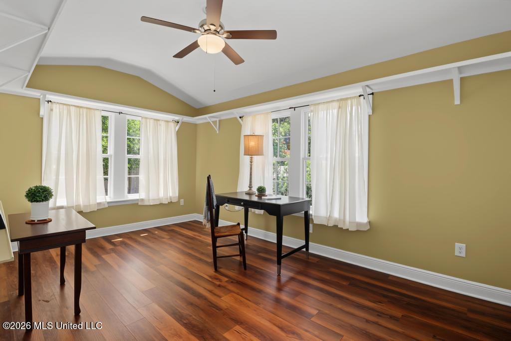 910 Calhoun Street Property Photo 16