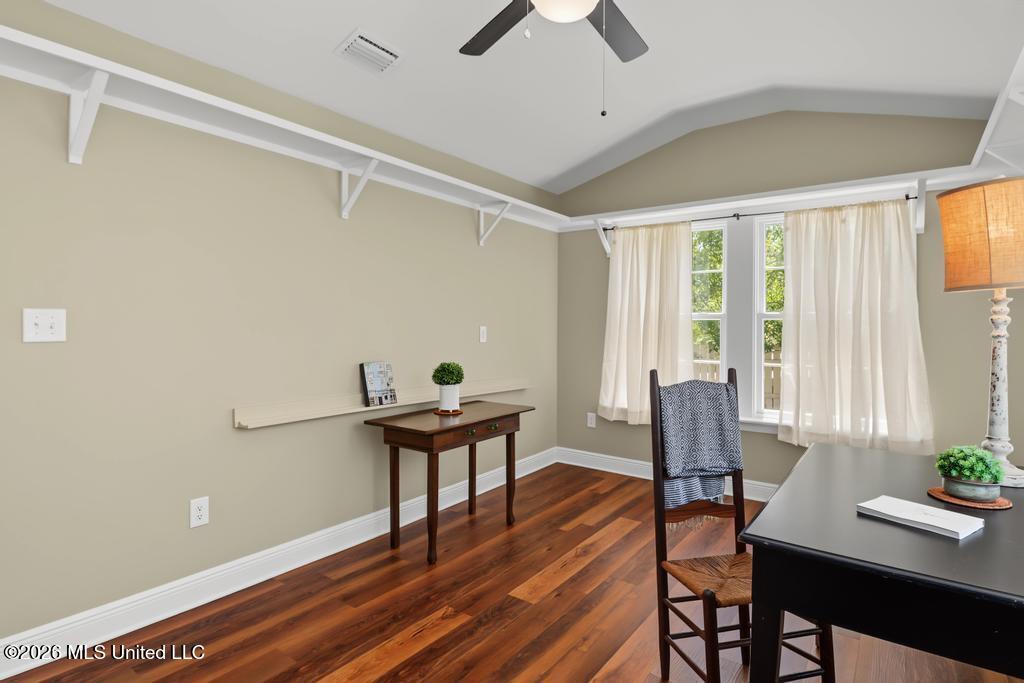 910 Calhoun Street Property Photo 17