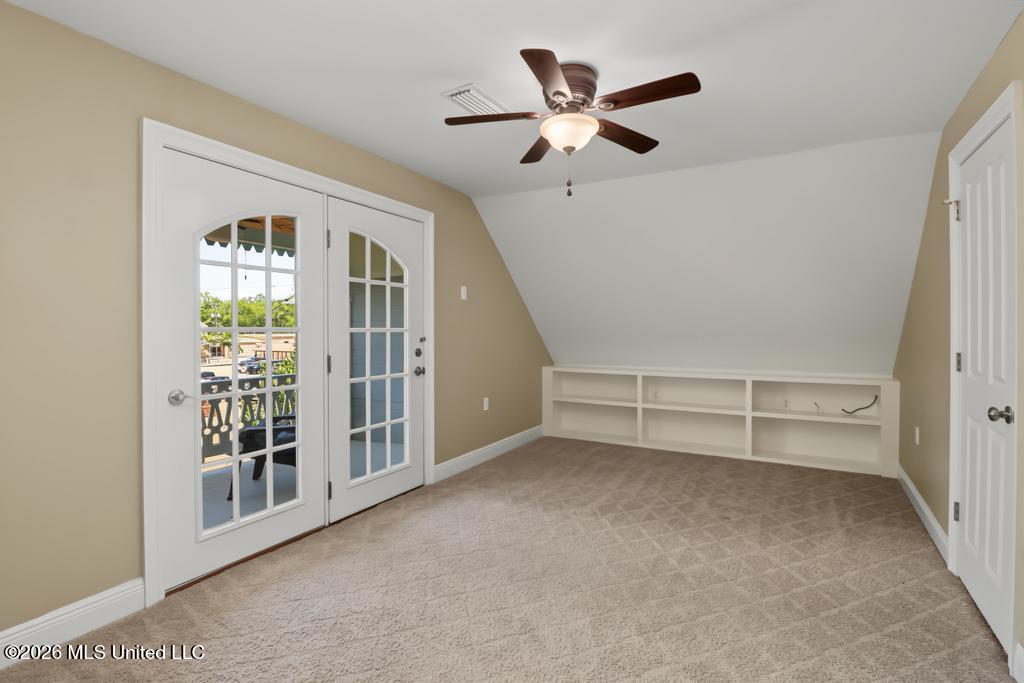 910 Calhoun Street Property Photo 32