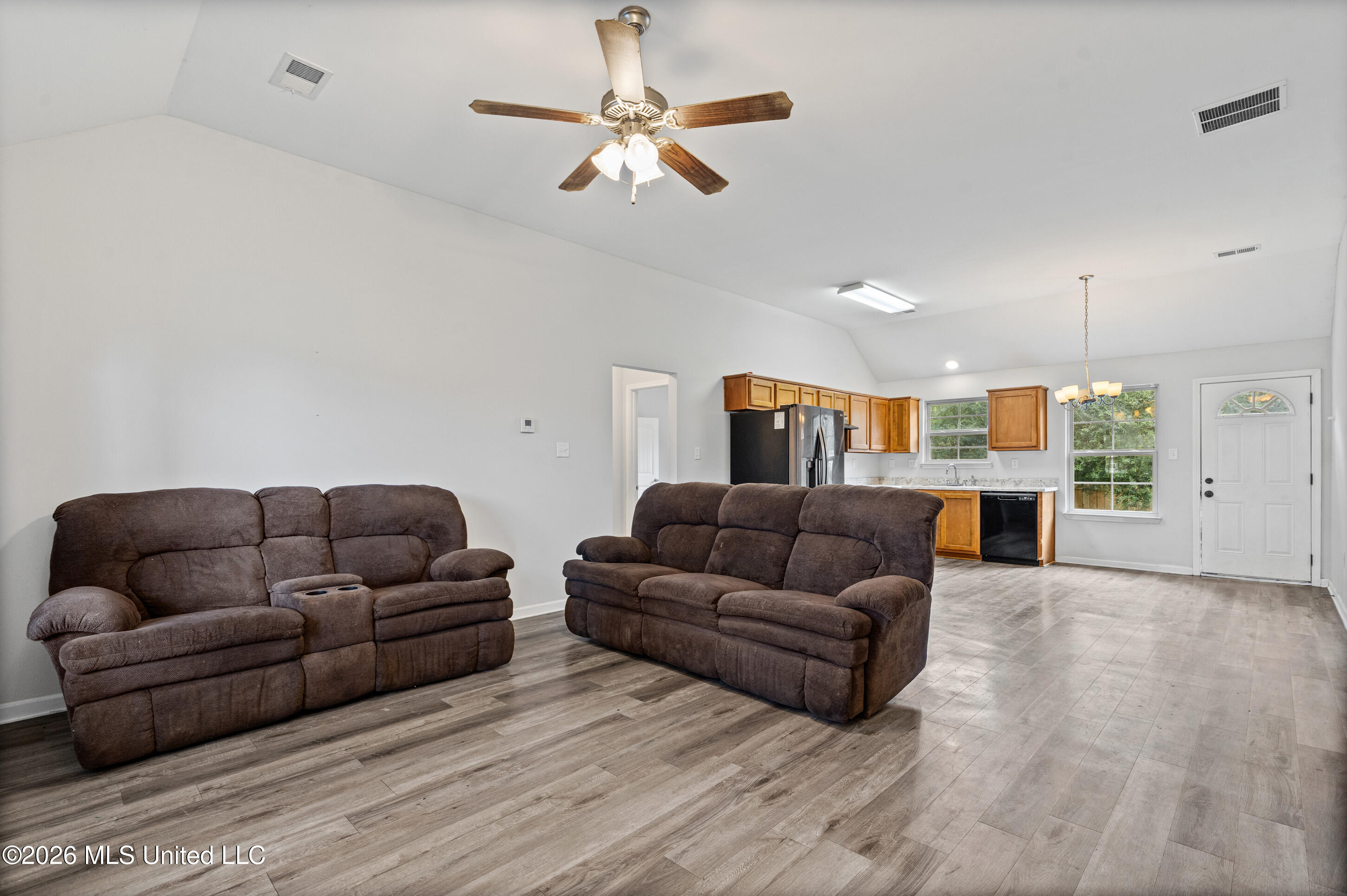 109 Flower Circle Property Photo 3