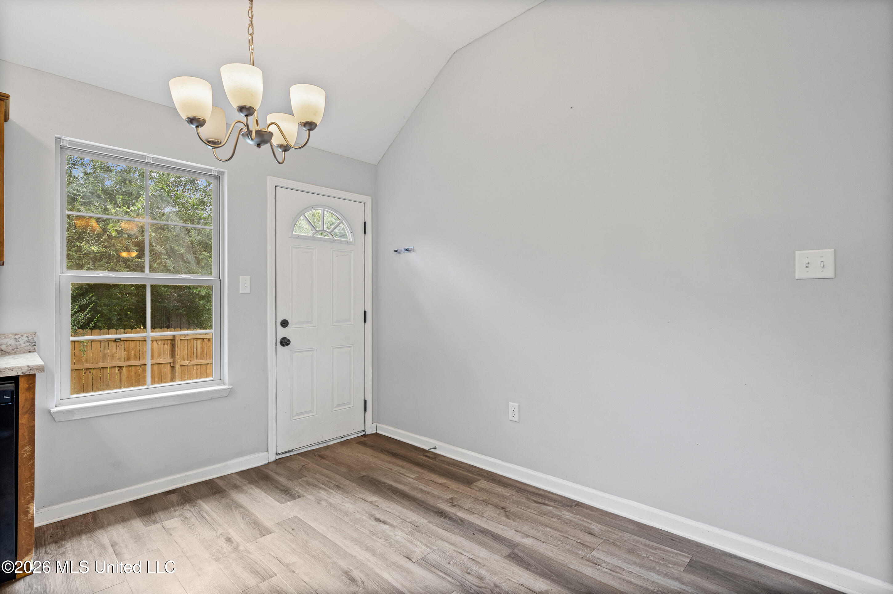 109 Flower Circle Property Photo 6