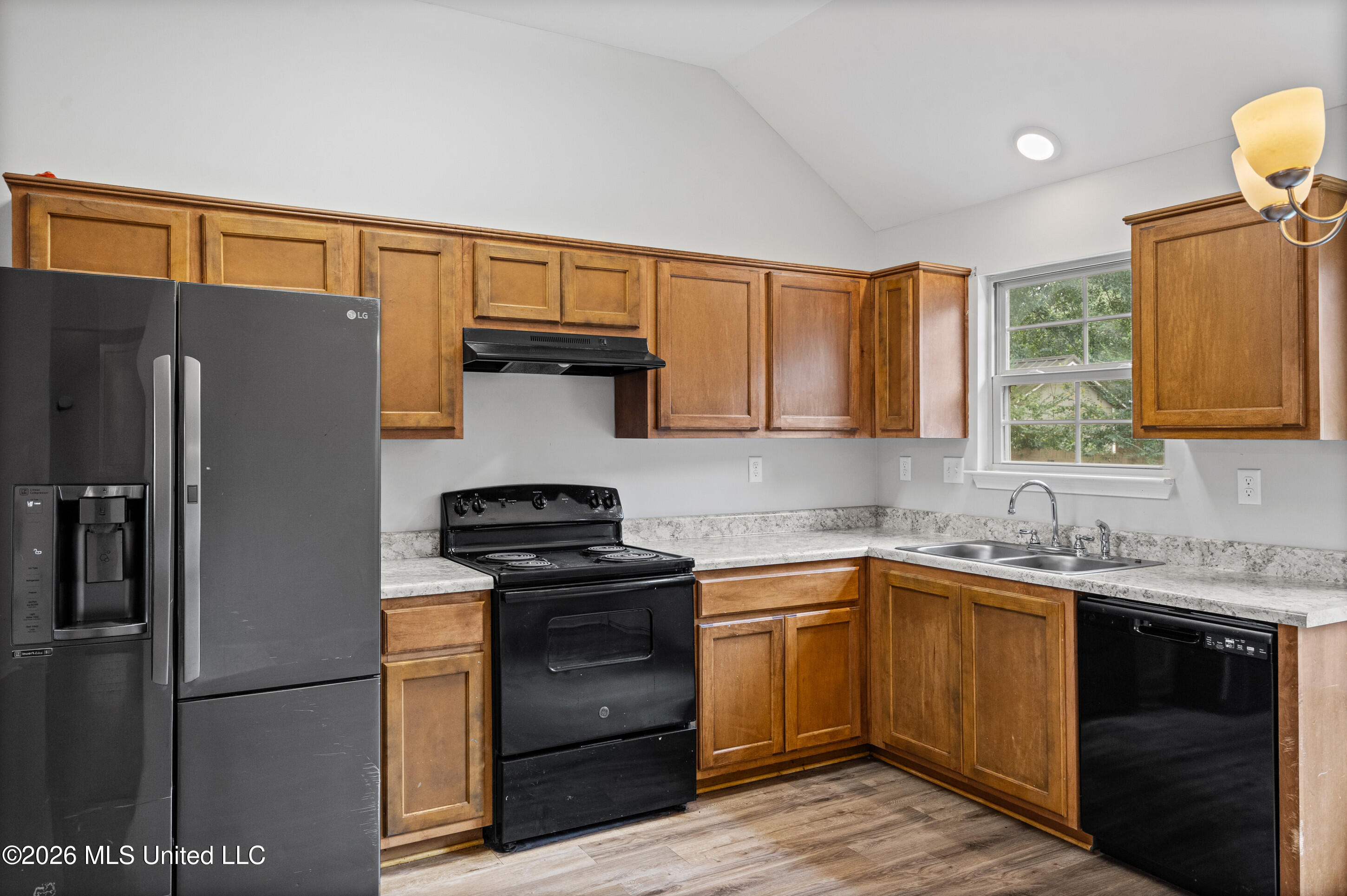 109 Flower Circle Property Photo 7