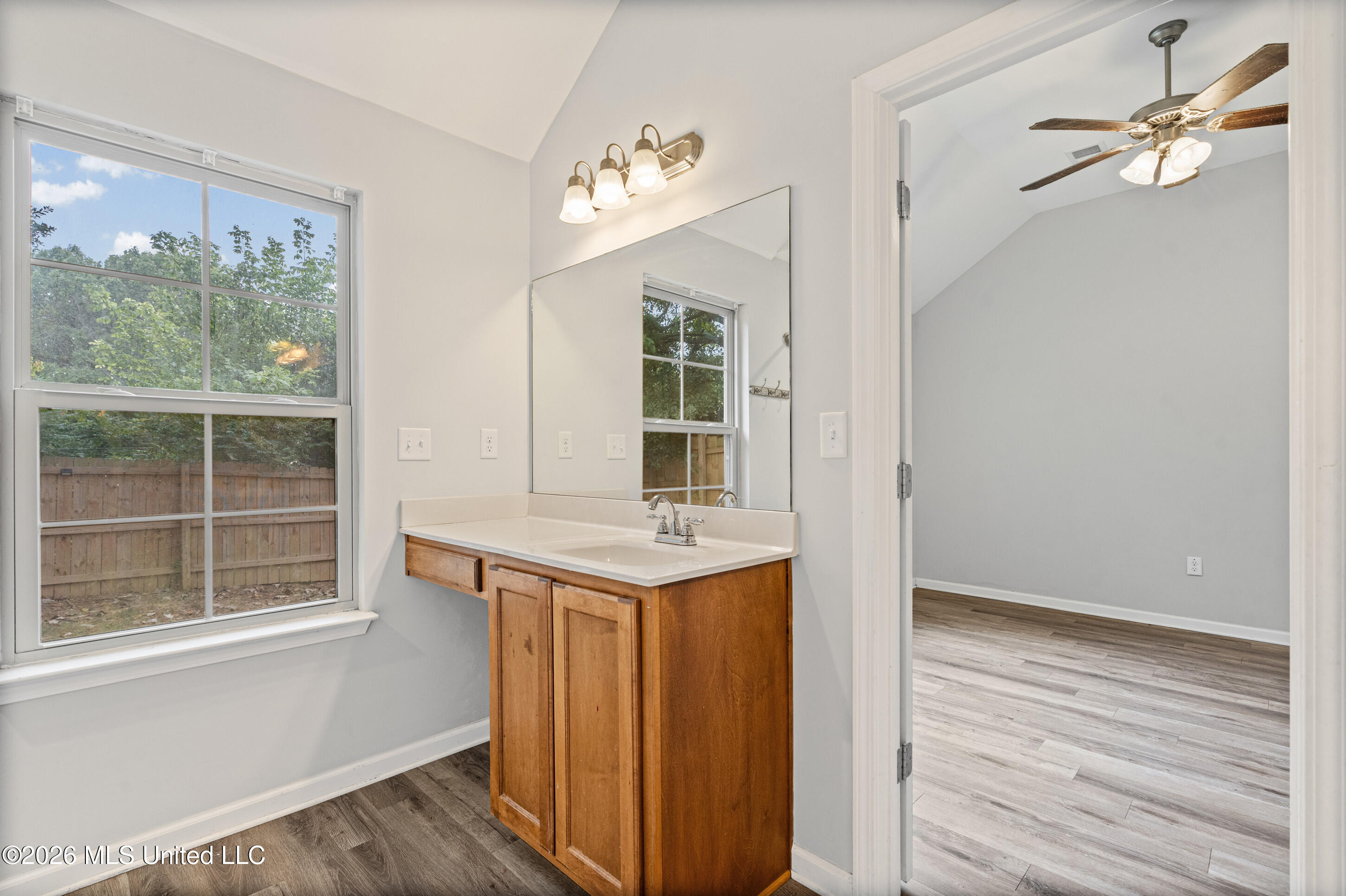 109 Flower Circle Property Photo 12