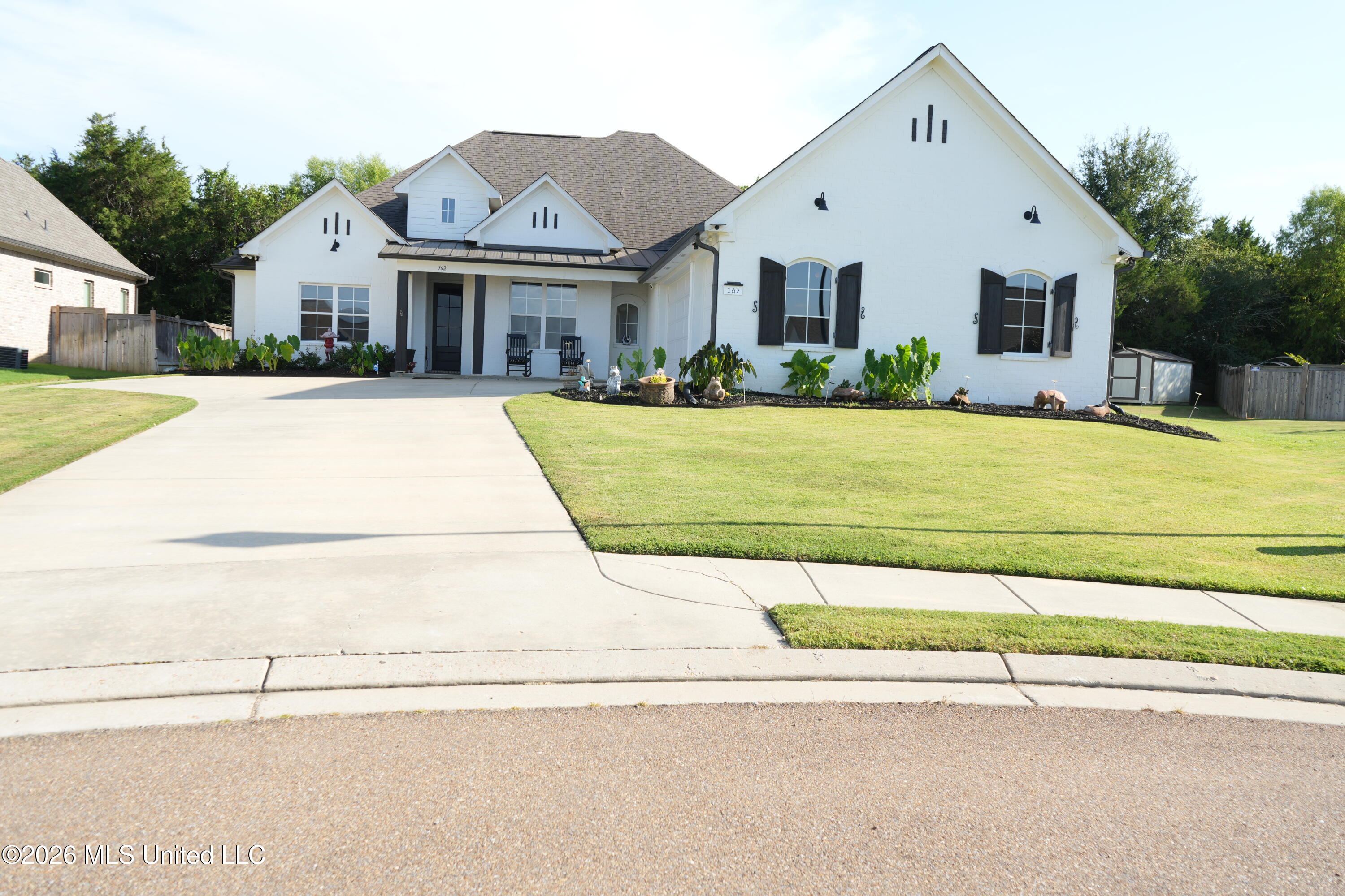 162 Coventry Lane Property Photo 1