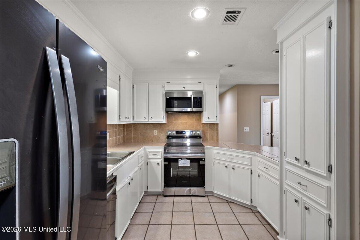 123 Hanover Drive Property Photo 4