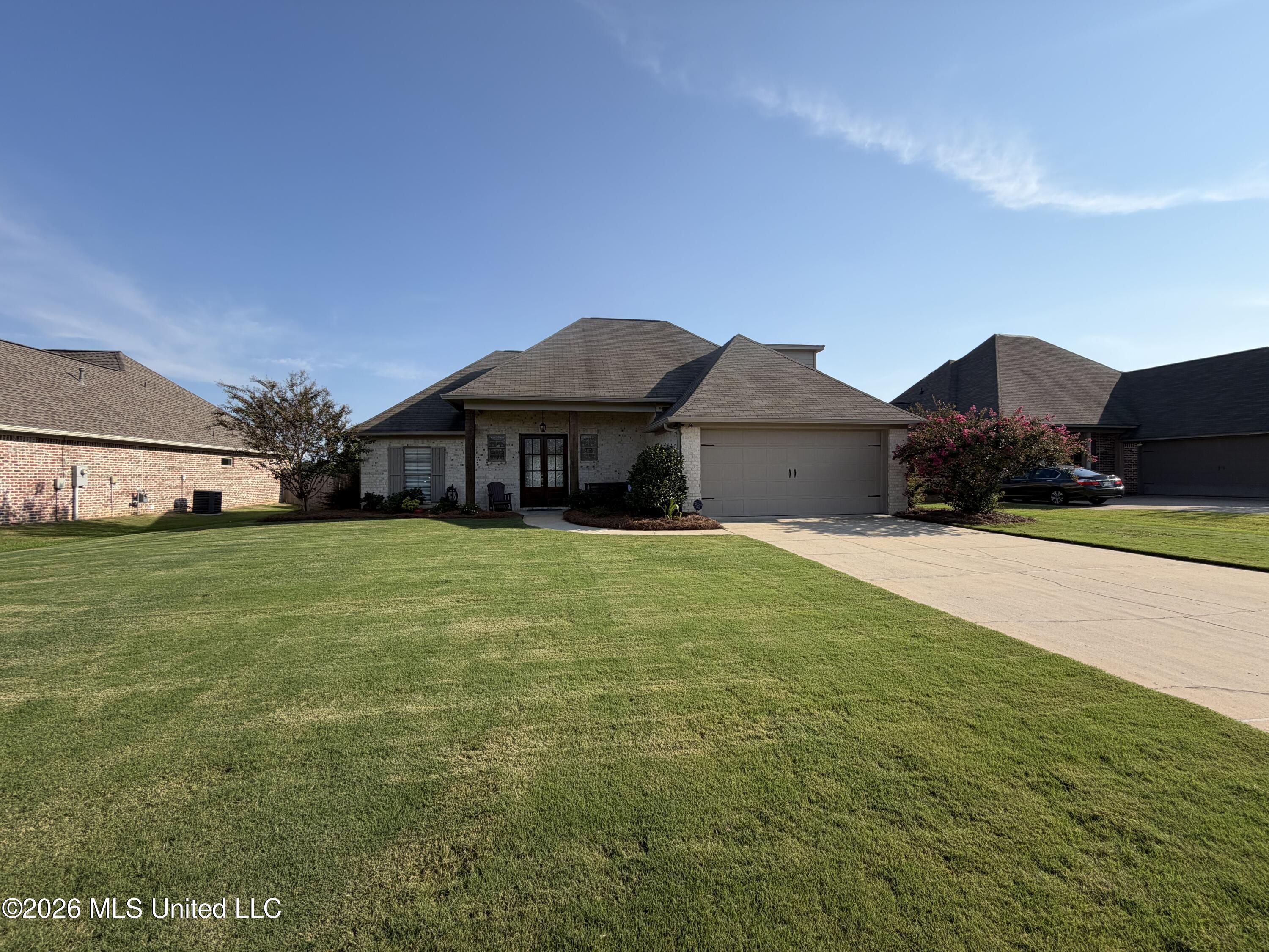 196 Falls Crossing Property Photo 1