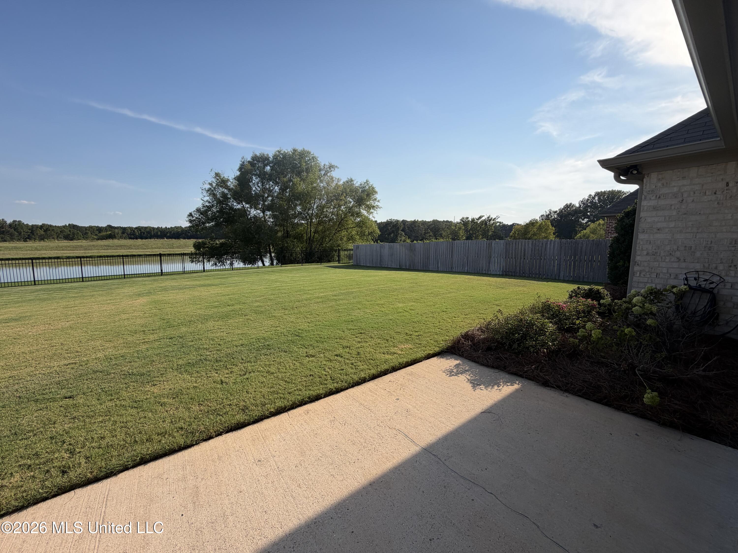 196 Falls Crossing Property Photo 40