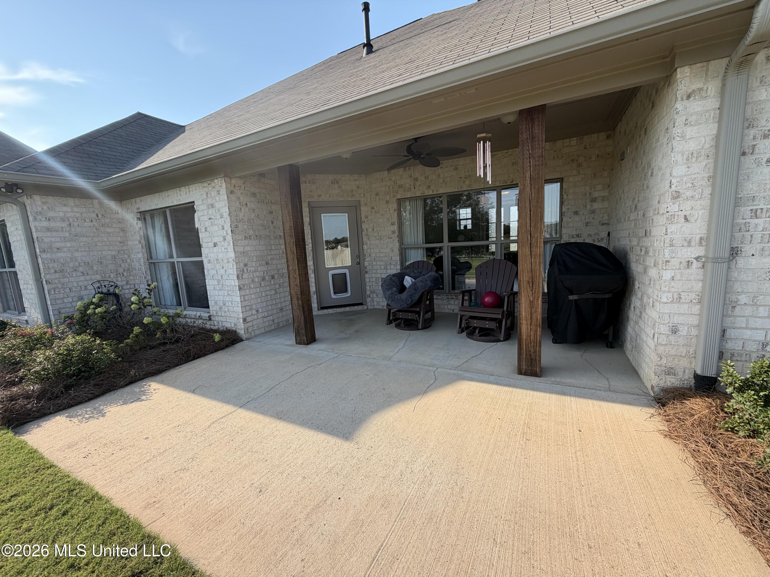 196 Falls Crossing Property Photo 43