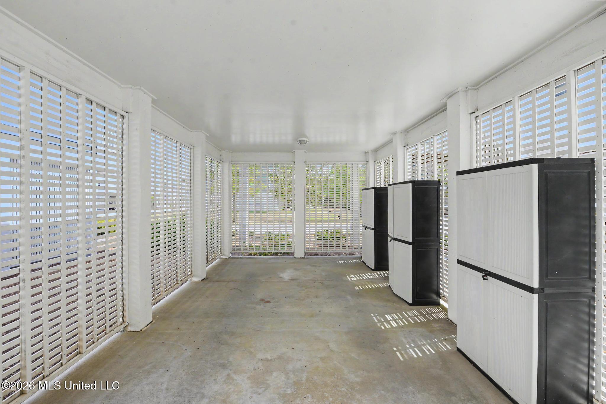 215 E 2nd Street Property Photo 27
