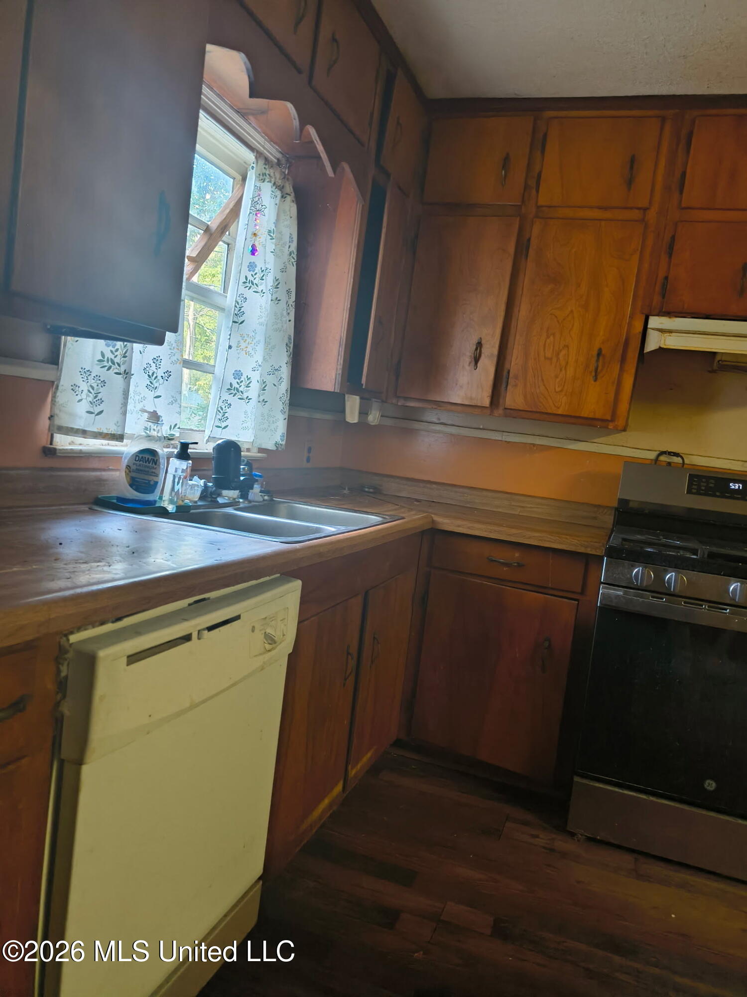 905 Spruce Property Photo 6