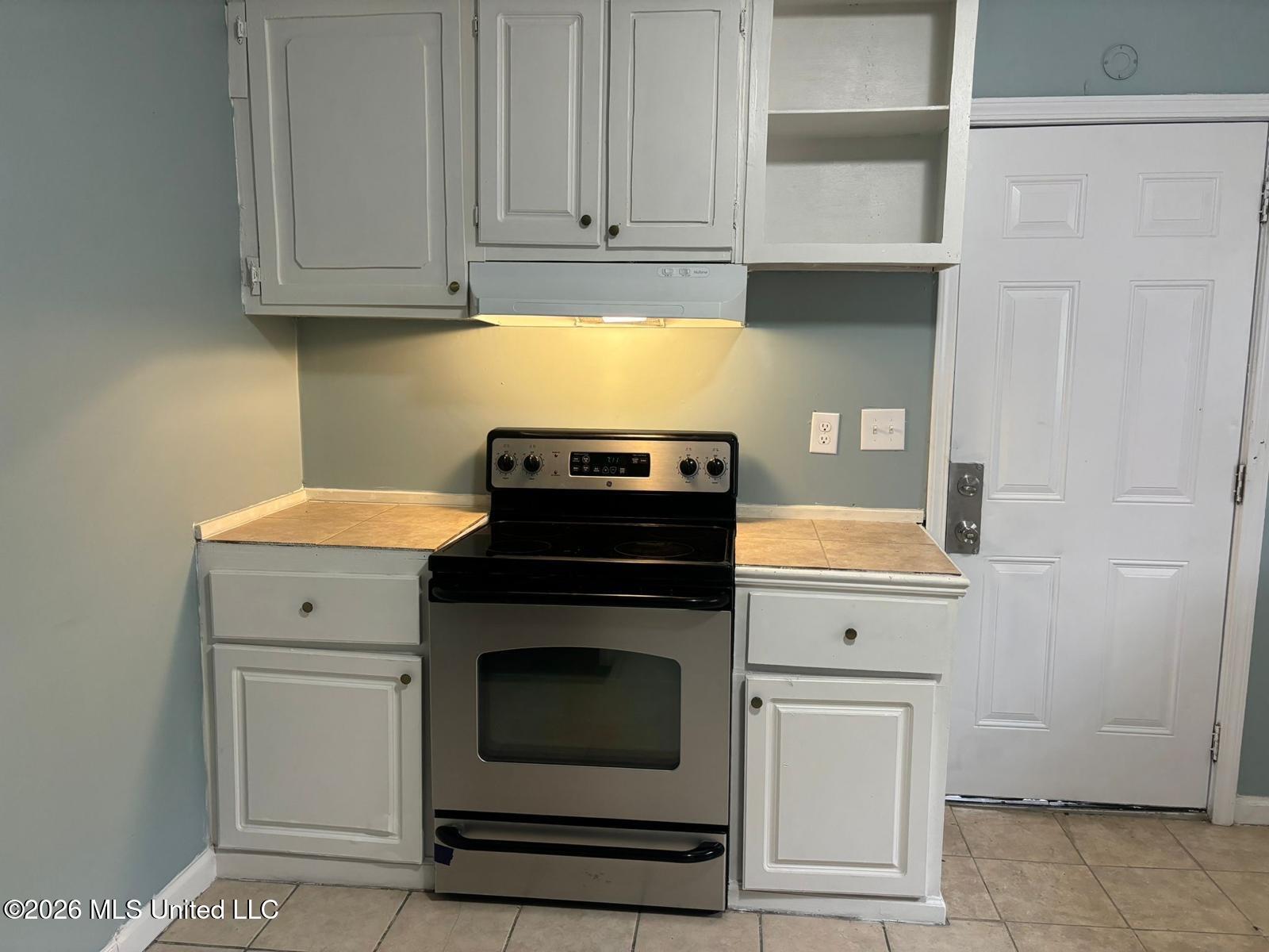 2548 Belvedere Drive Property Photo 3
