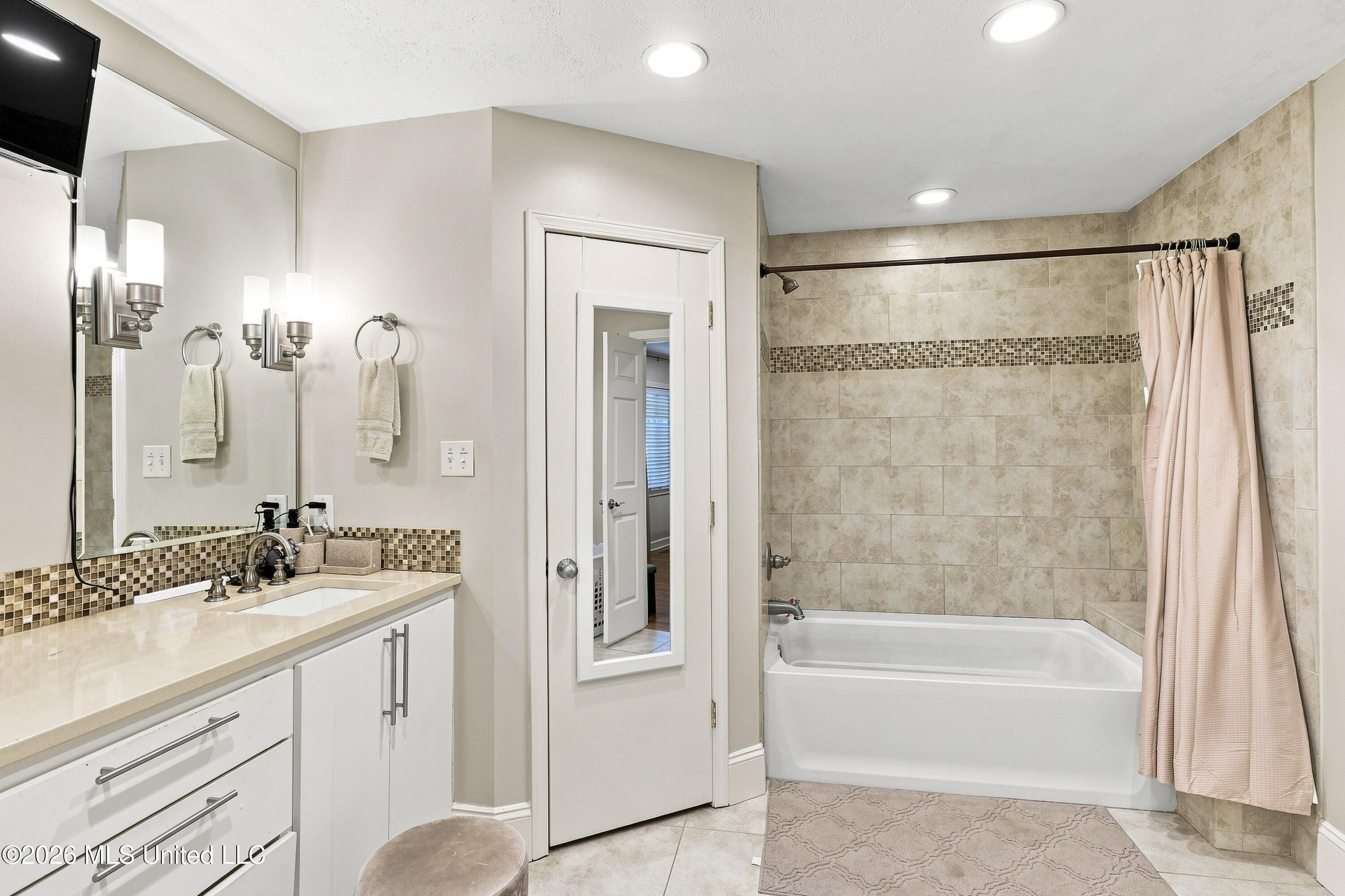 4514 Eastwood Road Property Photo 9