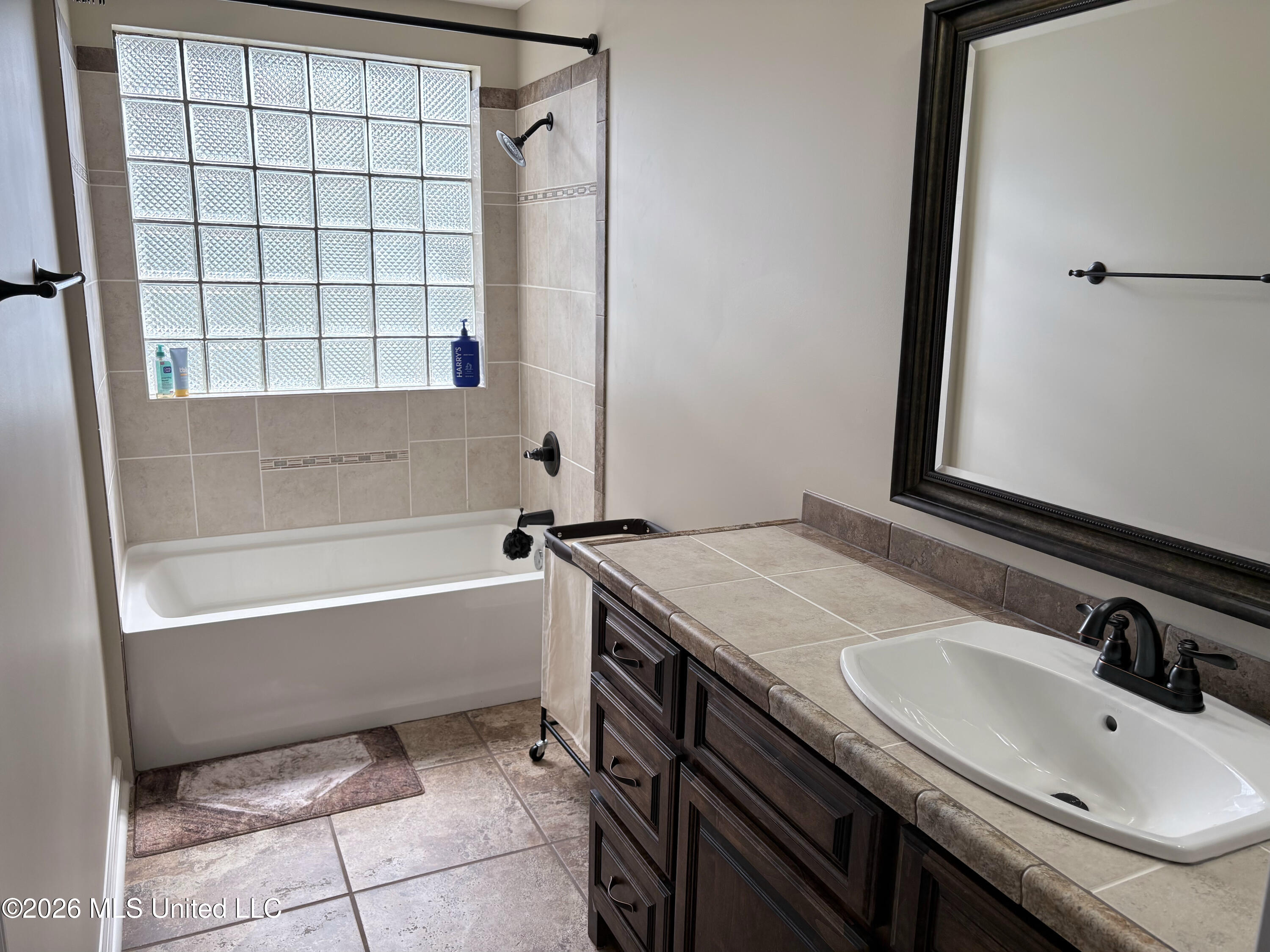 2913 Holden Drive Property Photo 2