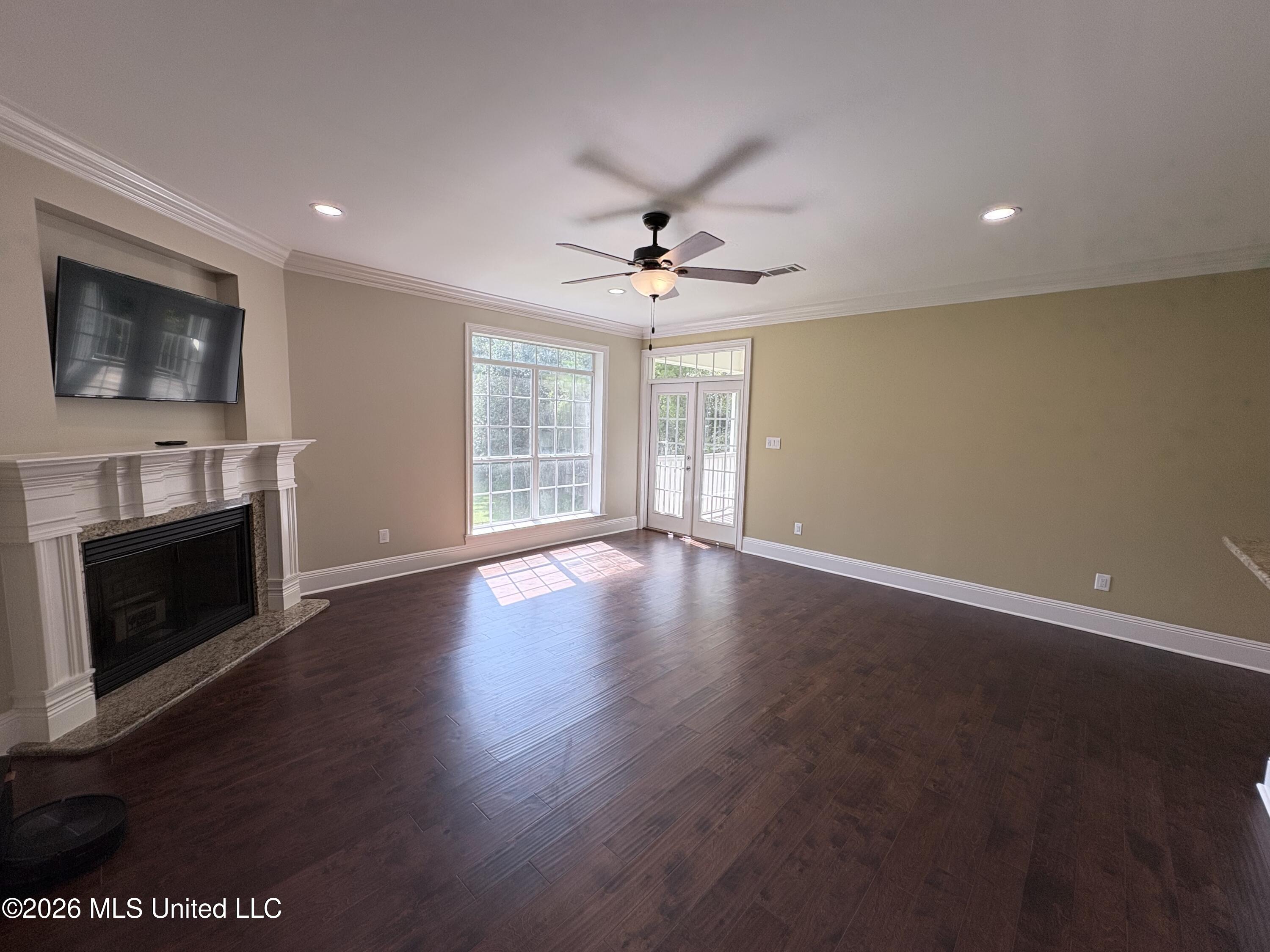2913 Holden Drive Property Photo 3