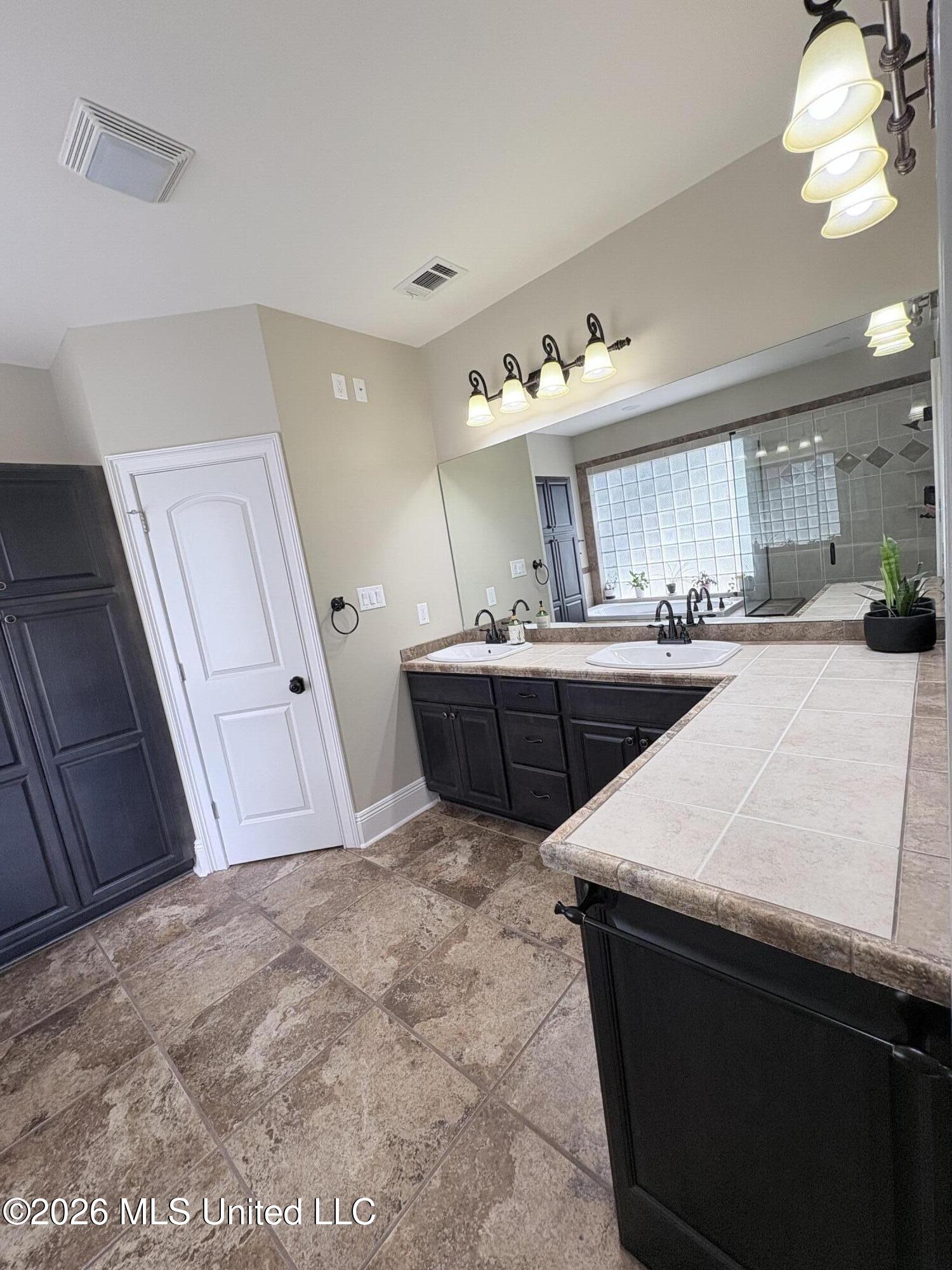 2913 Holden Drive Property Photo 24