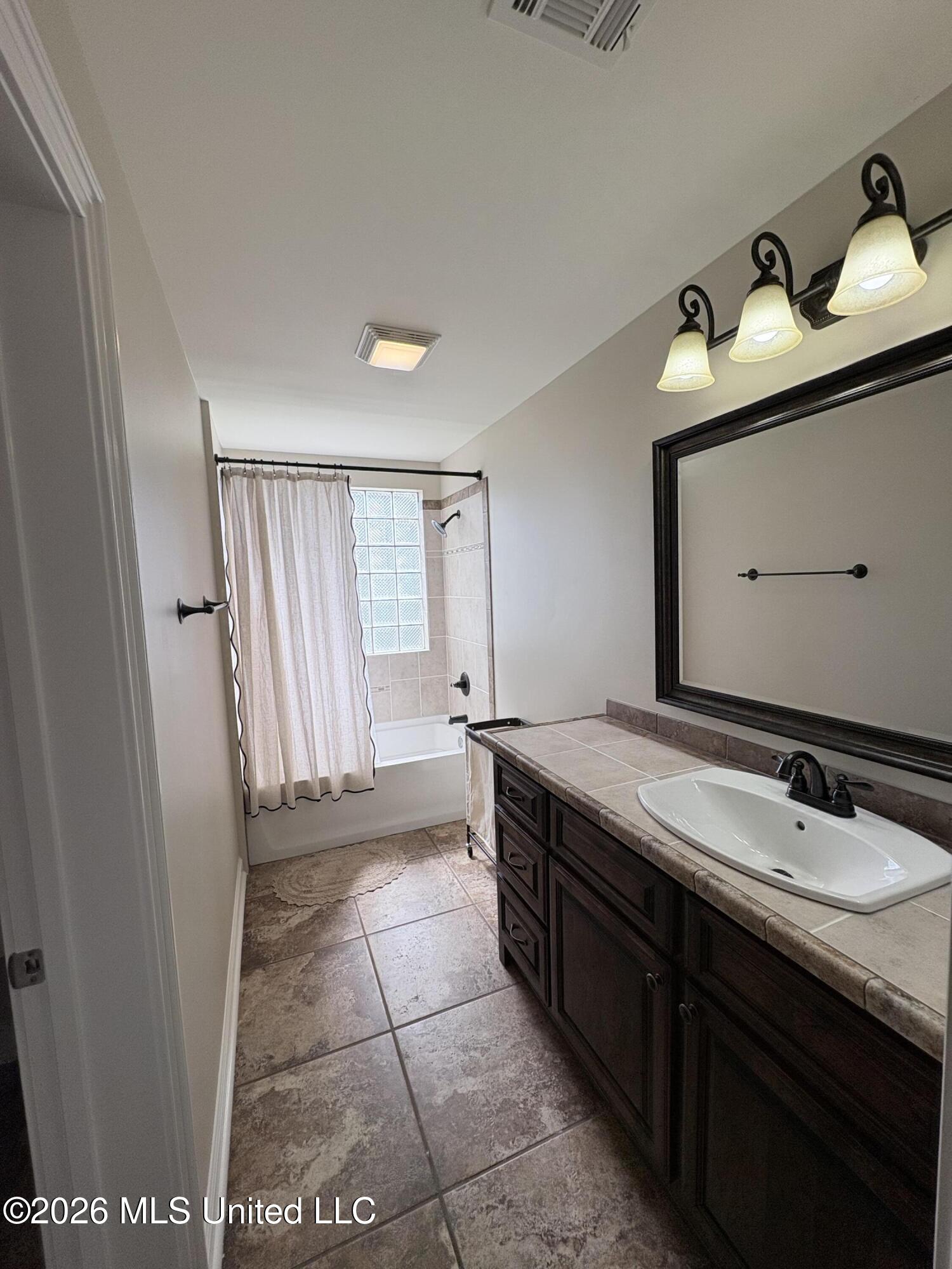 2913 Holden Drive Property Photo 28