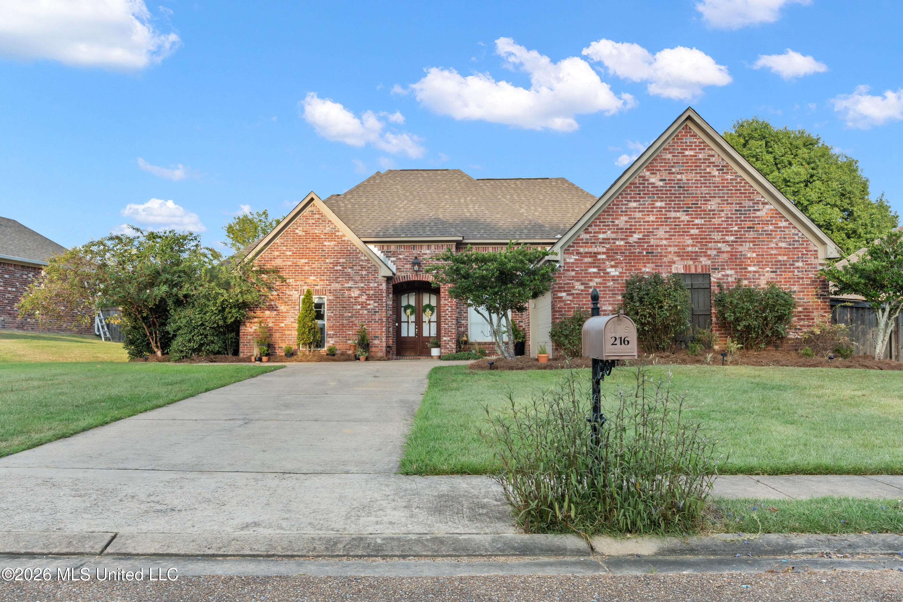 216 Calhoun Drive Property Photo 1
