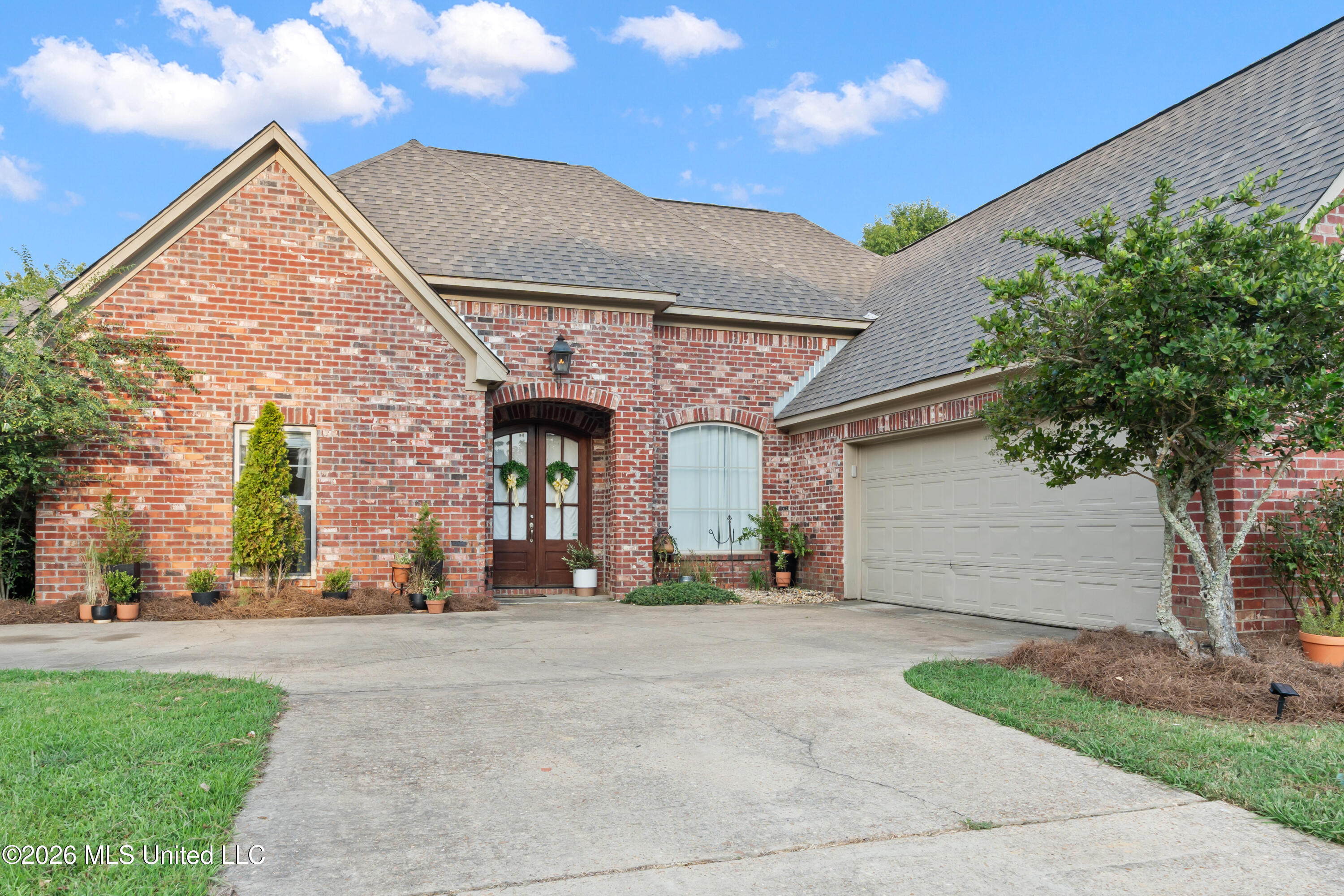 216 Calhoun Drive Property Photo 2