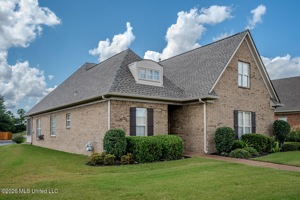 5905 Savannah Crossing Property Photo 2