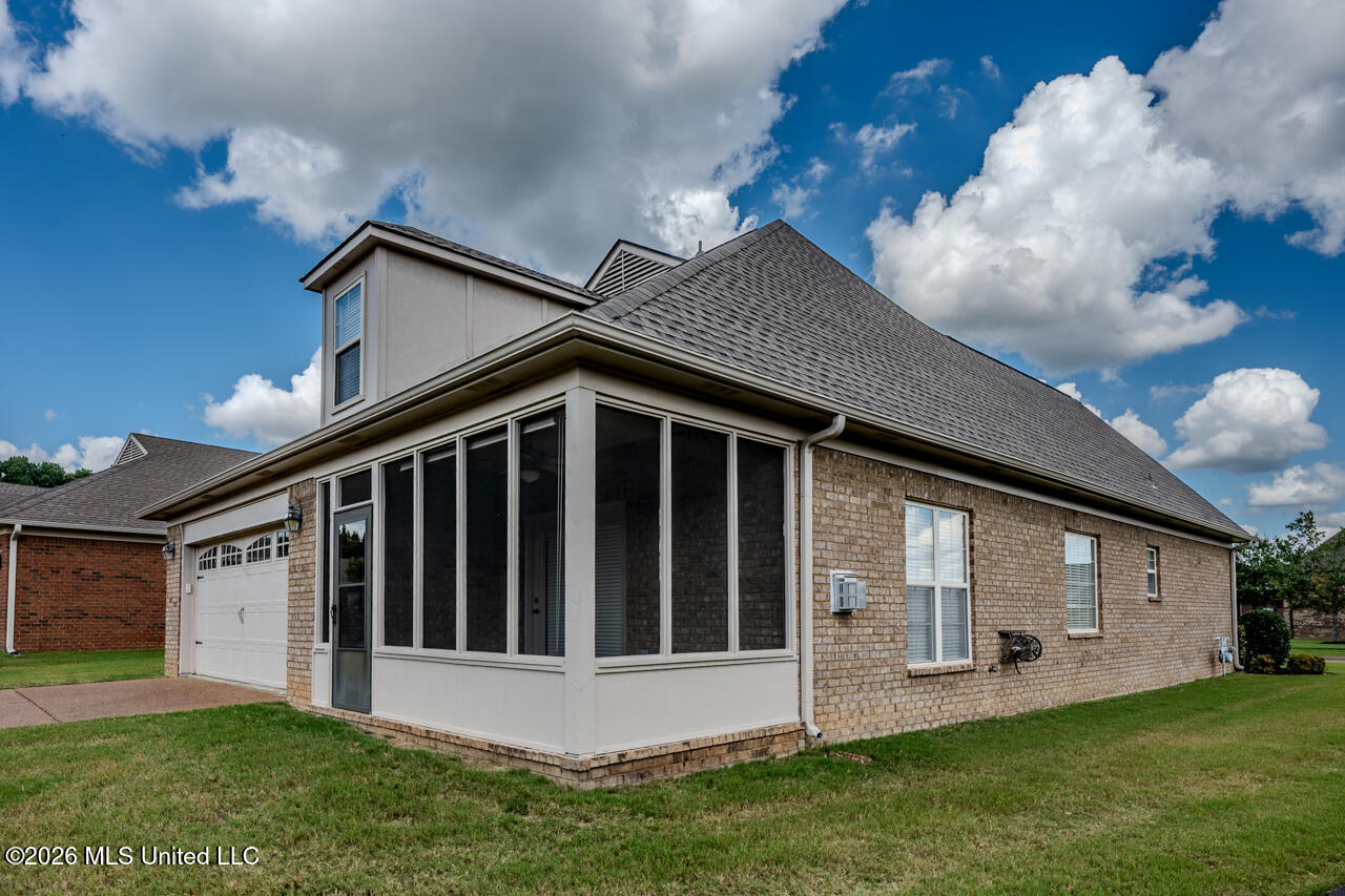 5905 Savannah Crossing Property Photo 3