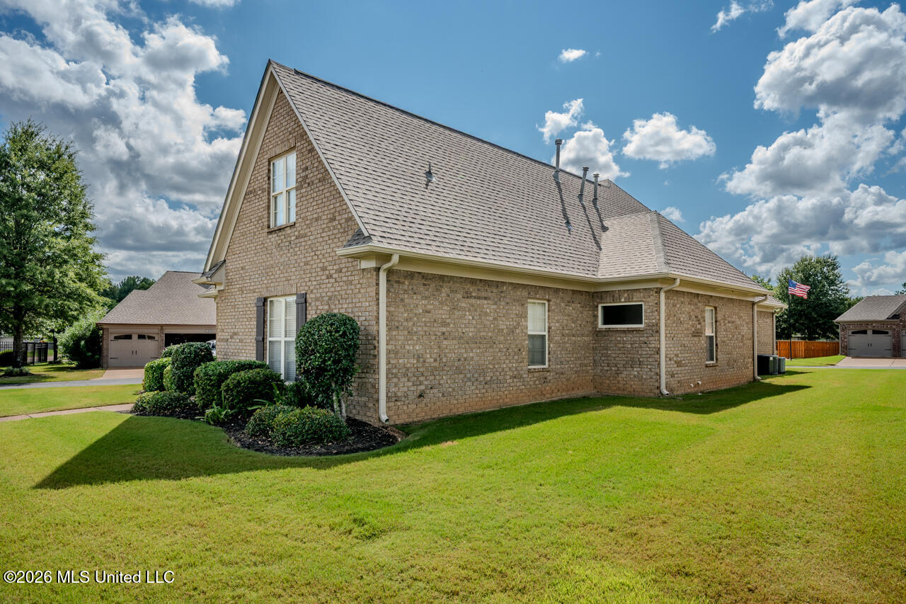5905 Savannah Crossing Property Photo 6