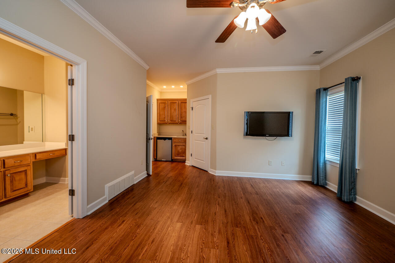 5905 Savannah Crossing Property Photo 10