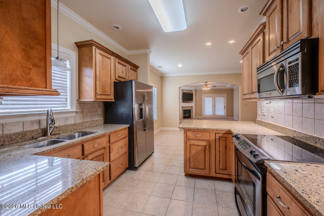 5905 Savannah Crossing Property Photo 15