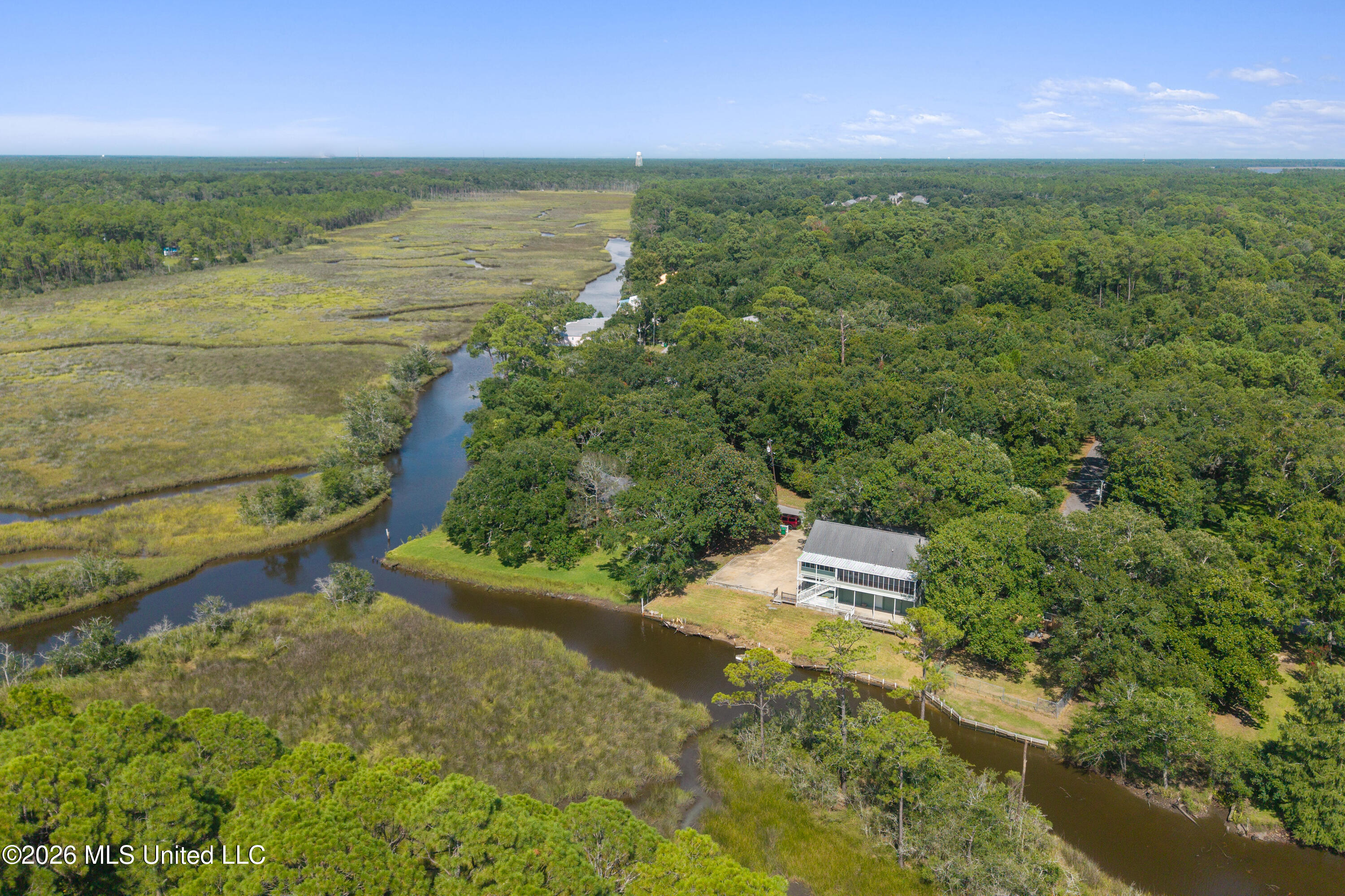 2119 E Simmons Bayou Drive Property Photo 2