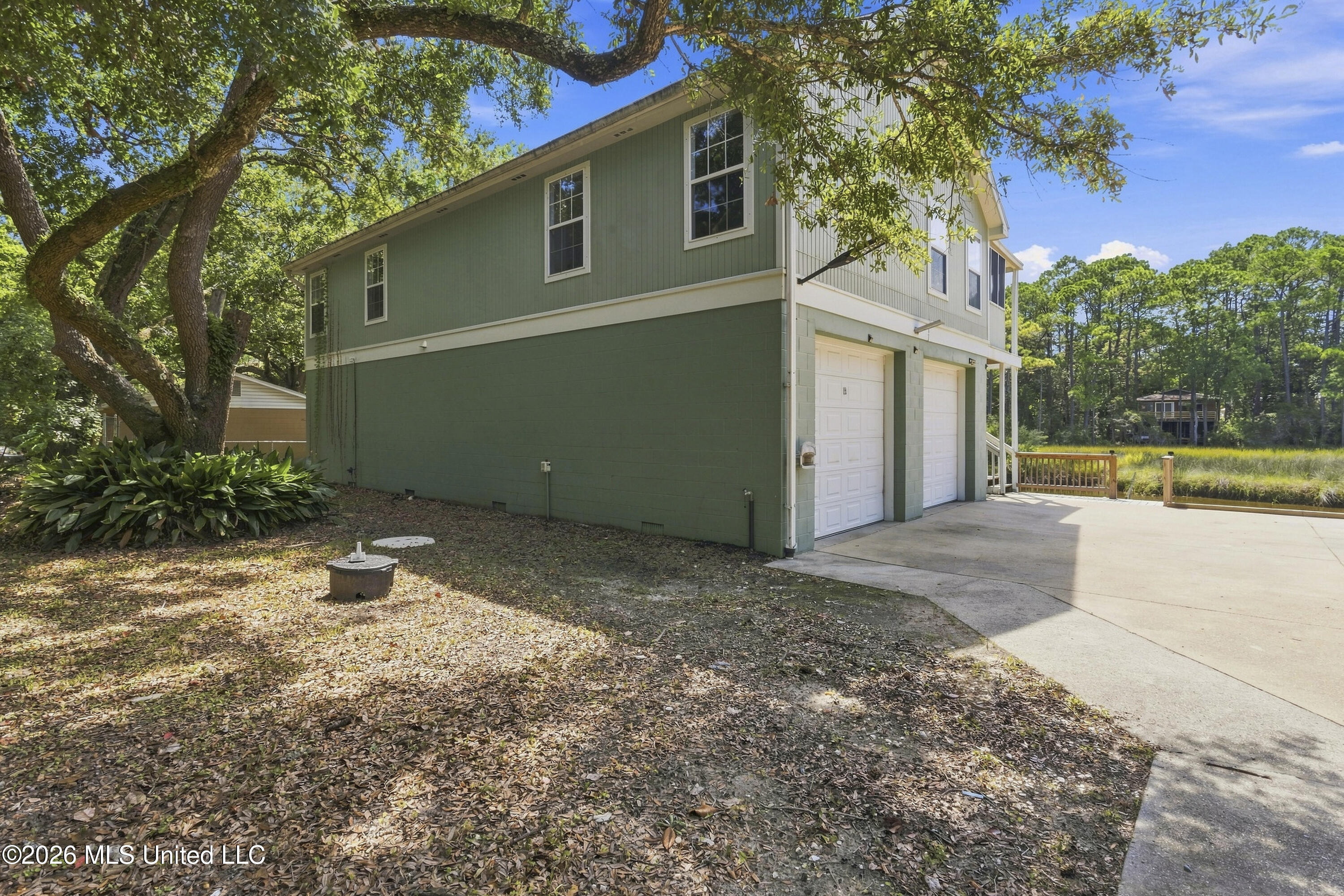 2119 E Simmons Bayou Drive Property Photo 5