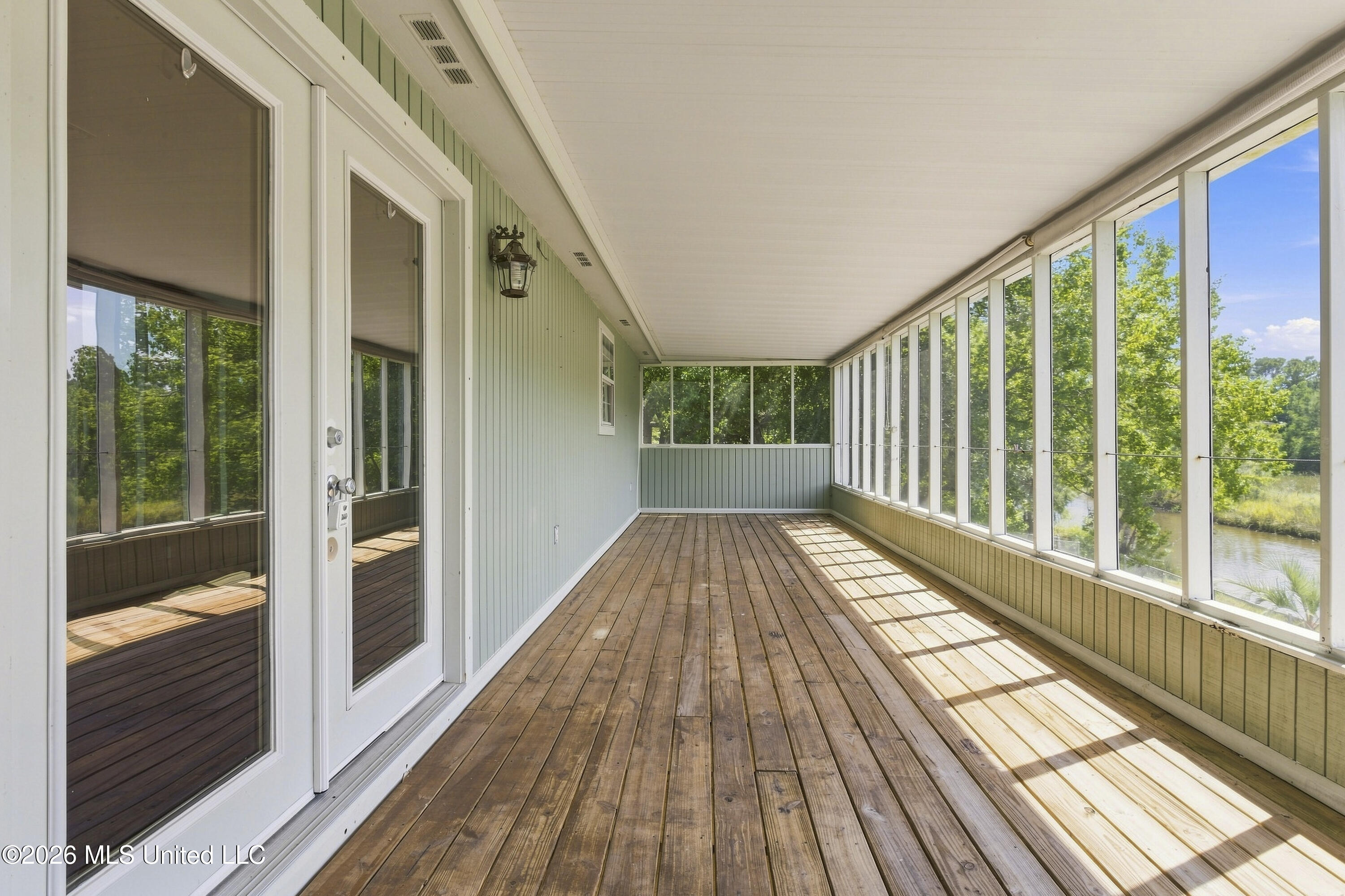 2119 E Simmons Bayou Drive Property Photo 6