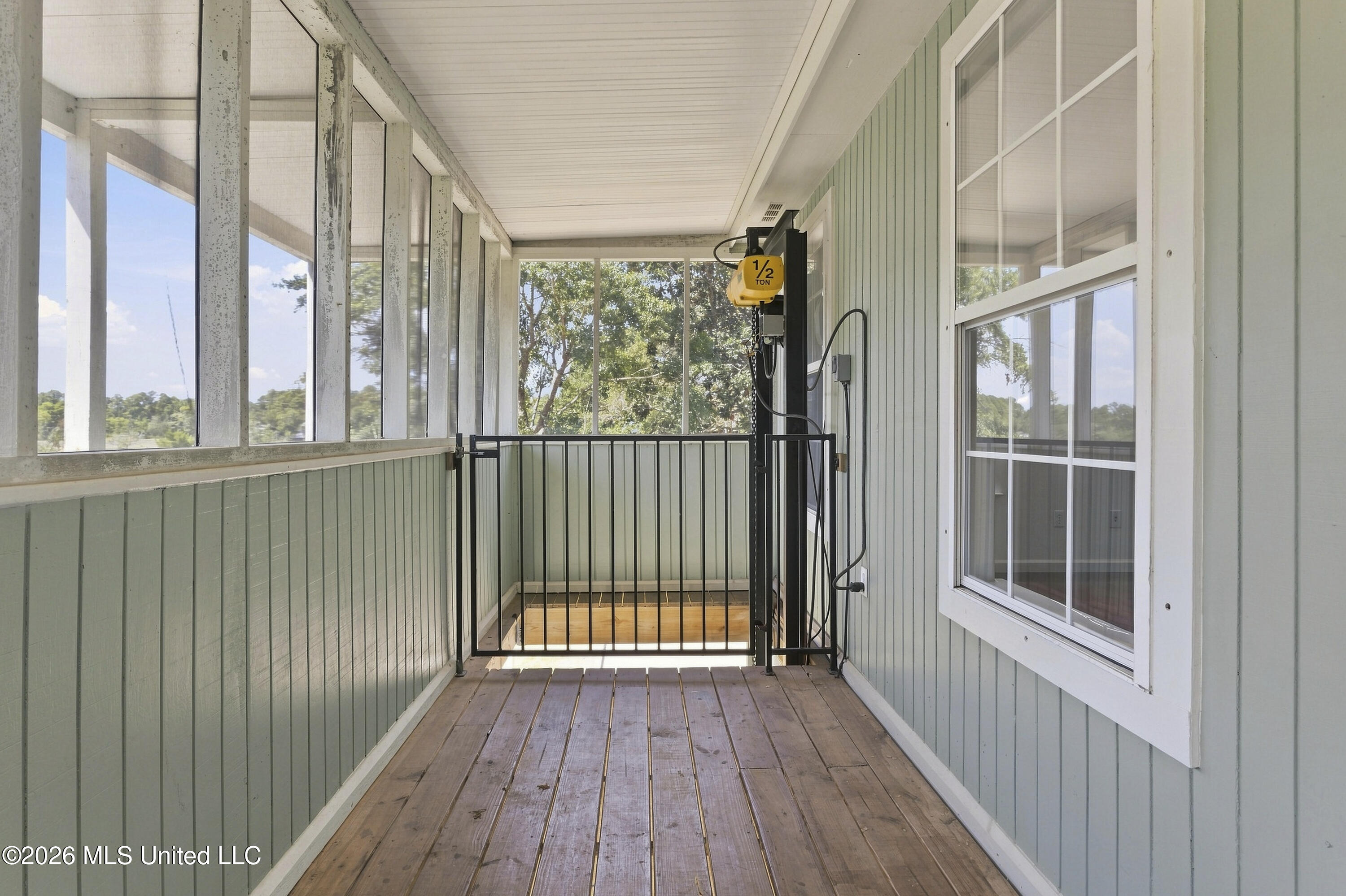 2119 E Simmons Bayou Drive Property Photo 8