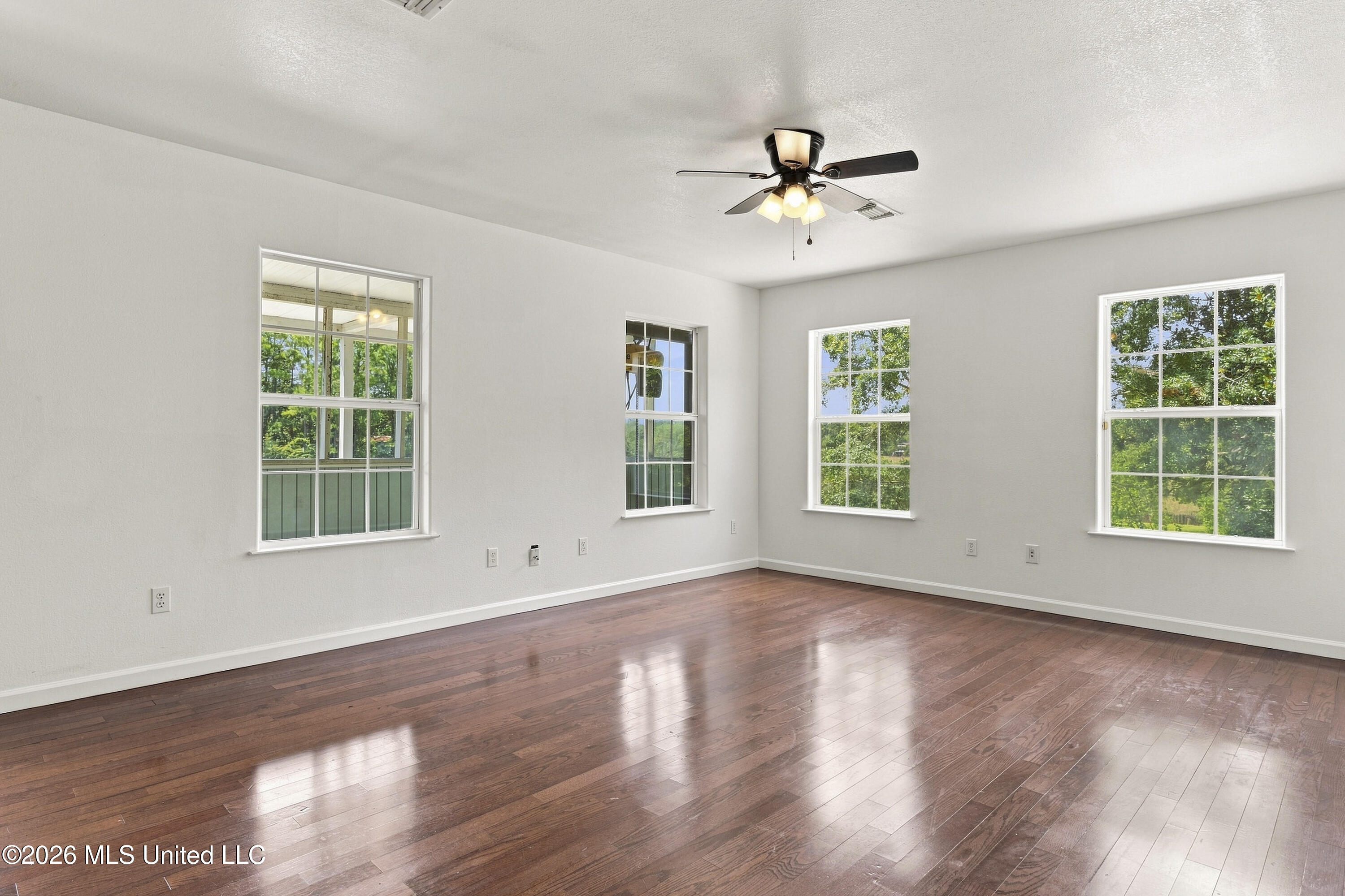 2119 E Simmons Bayou Drive Property Photo 9