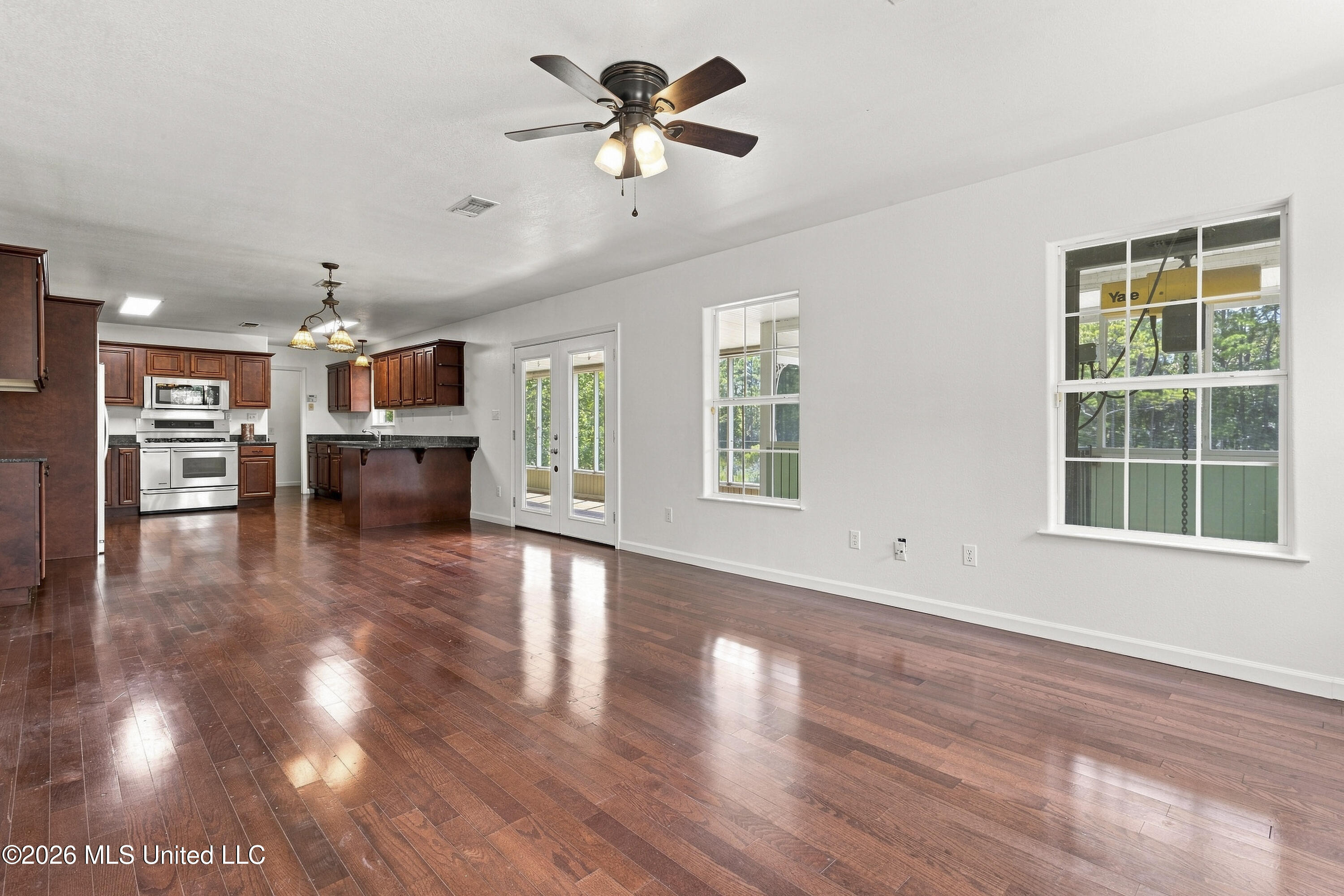 2119 E Simmons Bayou Drive Property Photo 12