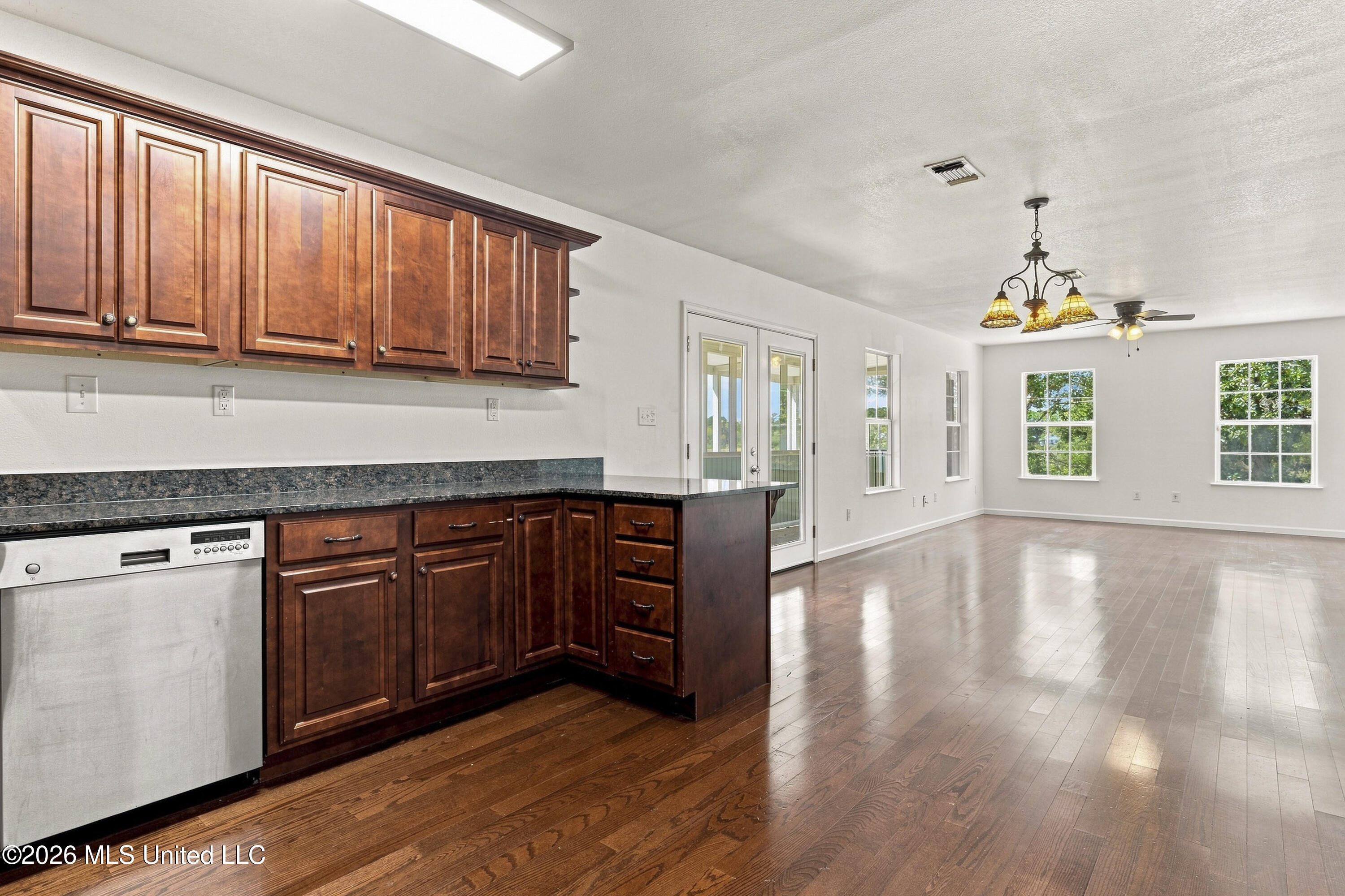 2119 E Simmons Bayou Drive Property Photo 17