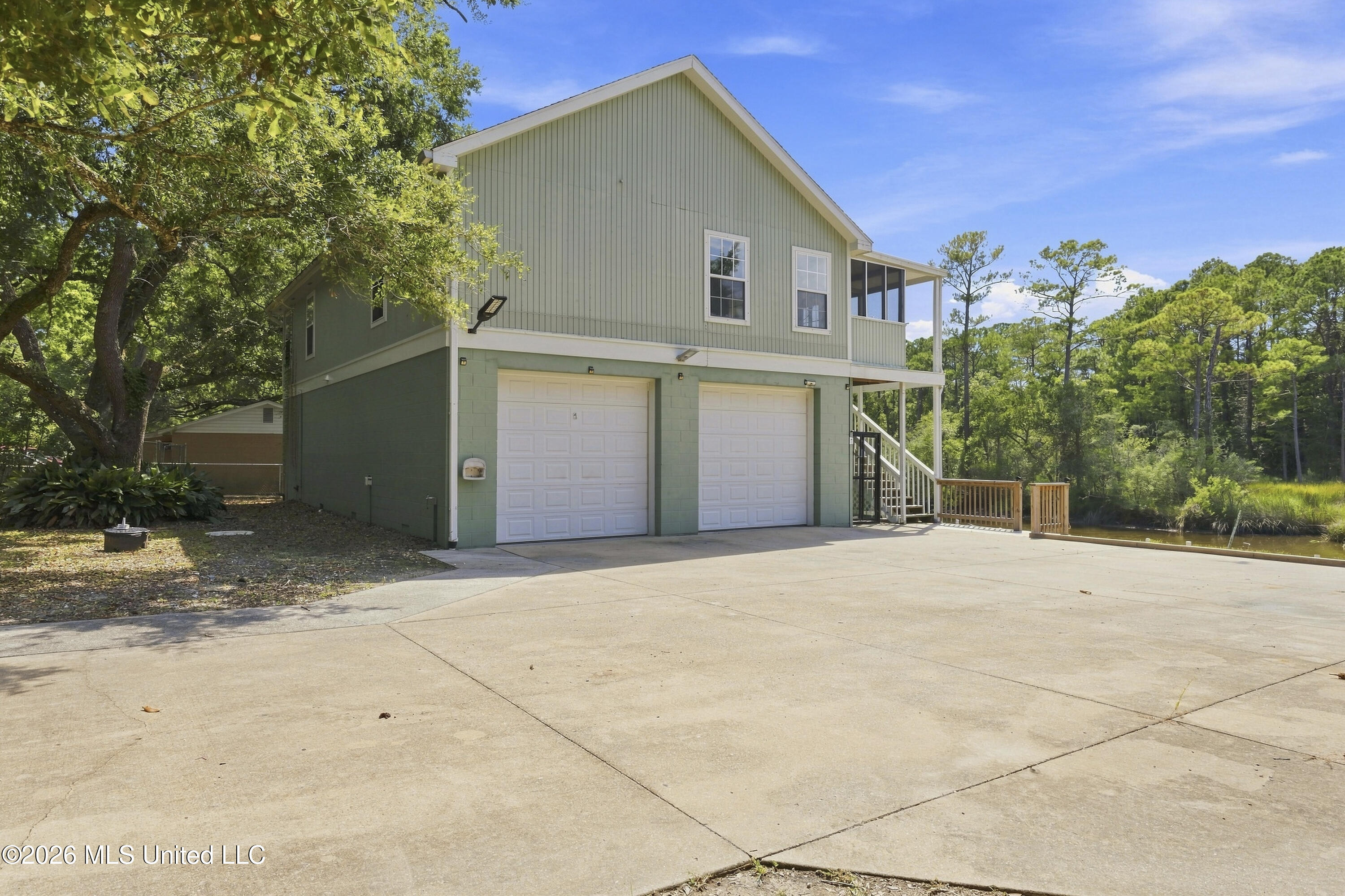 2119 E Simmons Bayou Drive Property Photo 35
