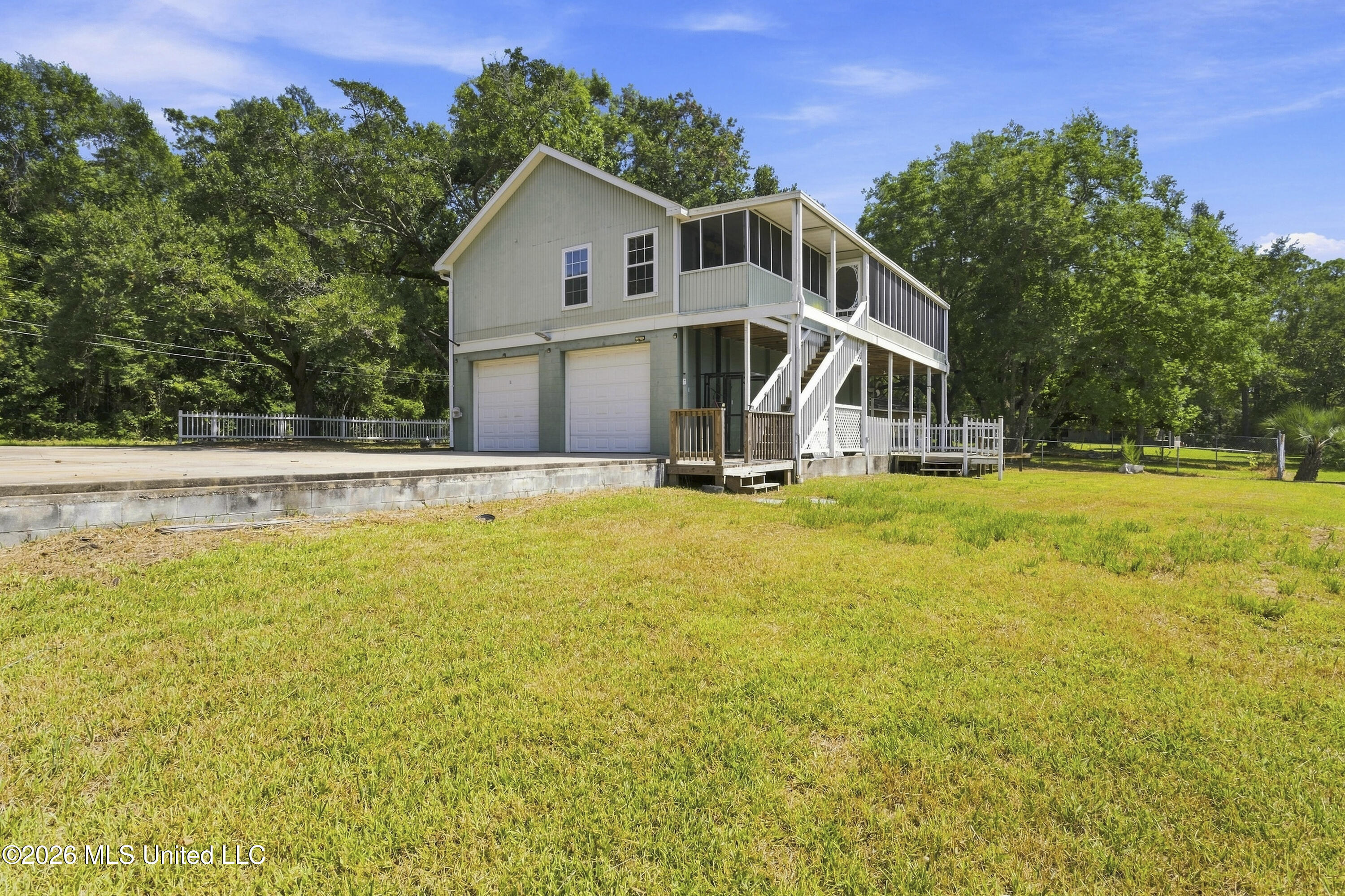 2119 E Simmons Bayou Drive Property Photo 36