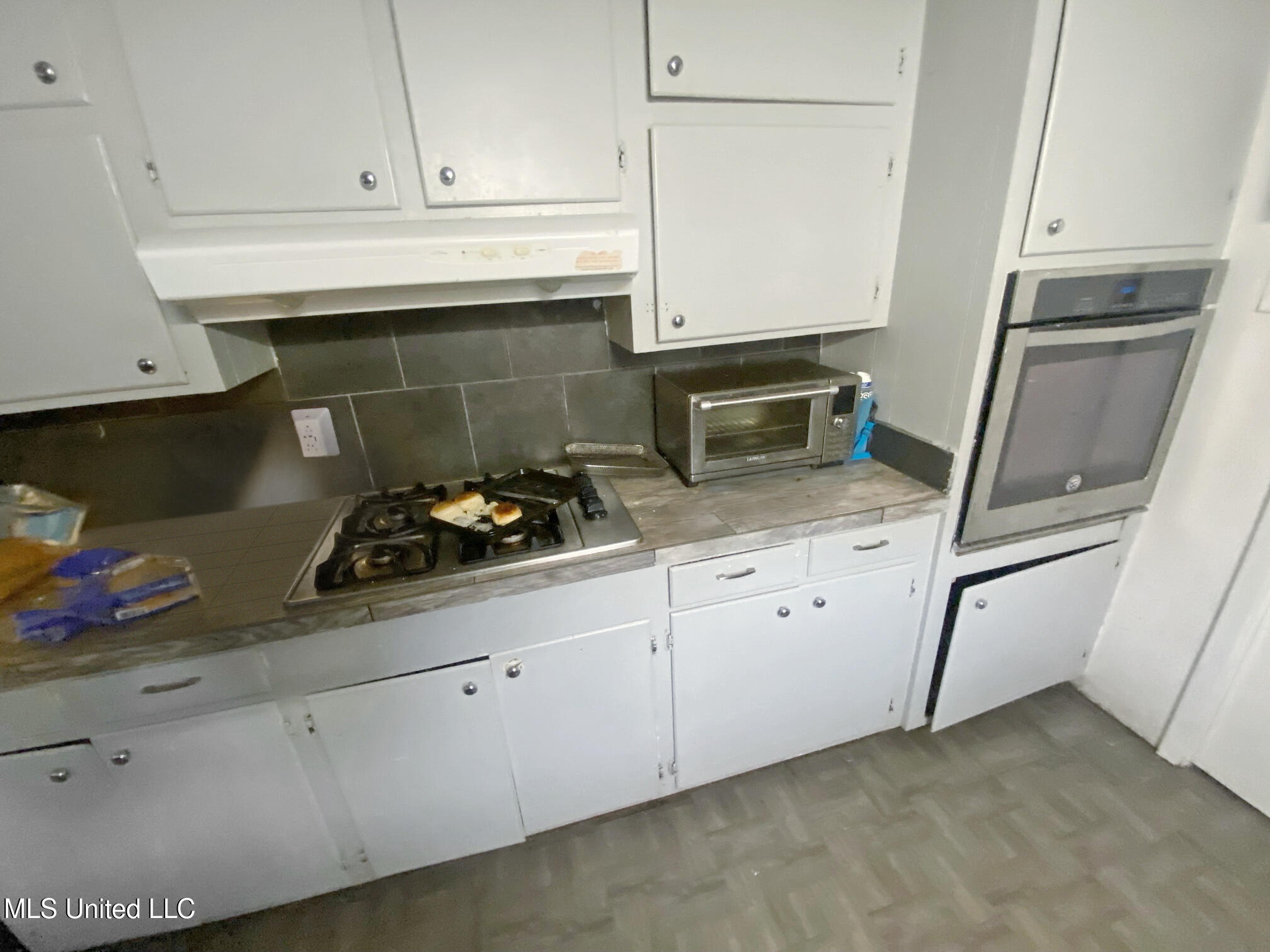 170 Belaire Drive Property Photo 7