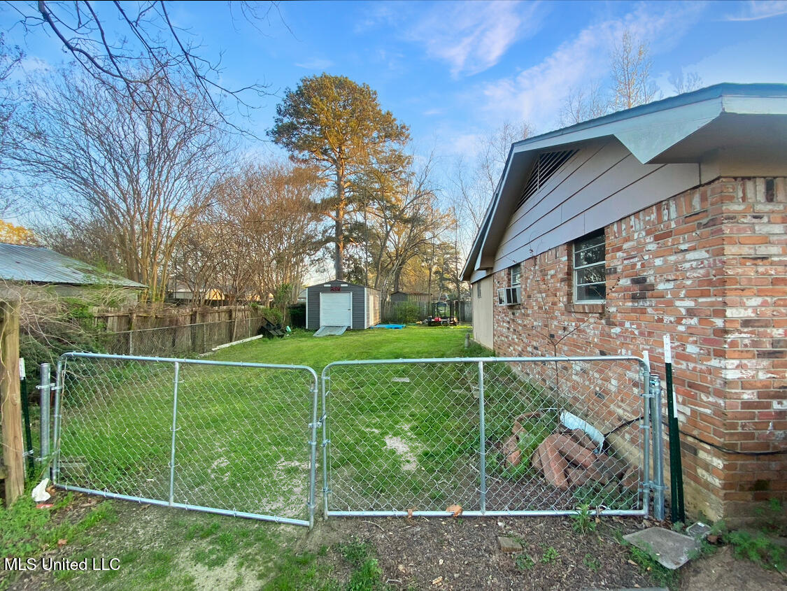 170 Belaire Drive Property Photo 8
