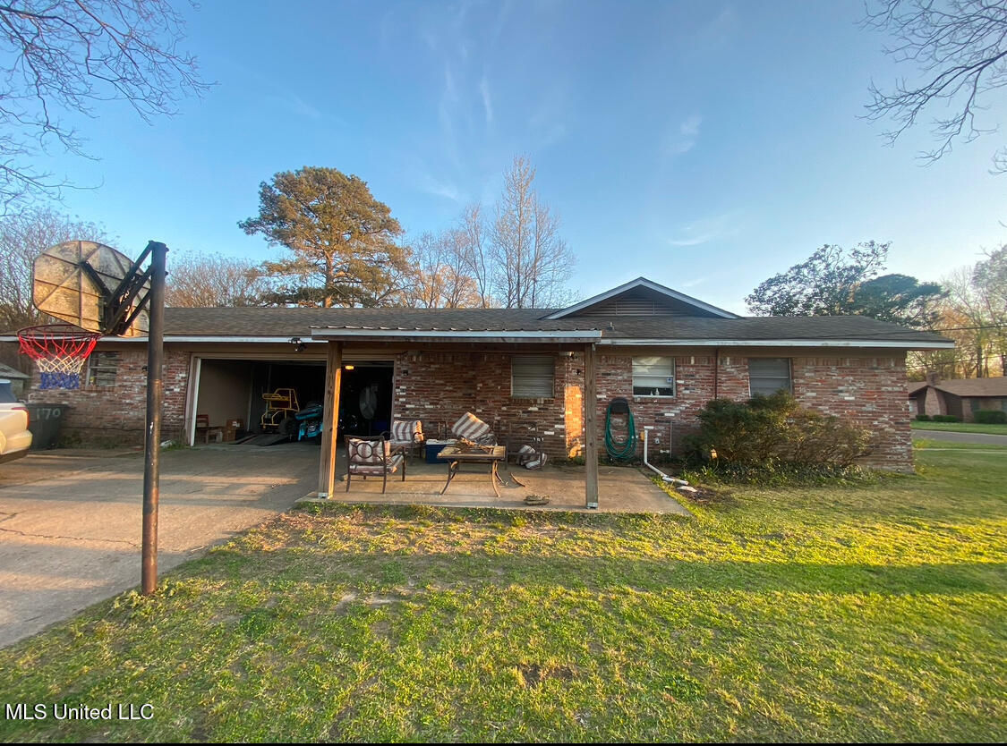 170 Belaire Drive Property Photo 14