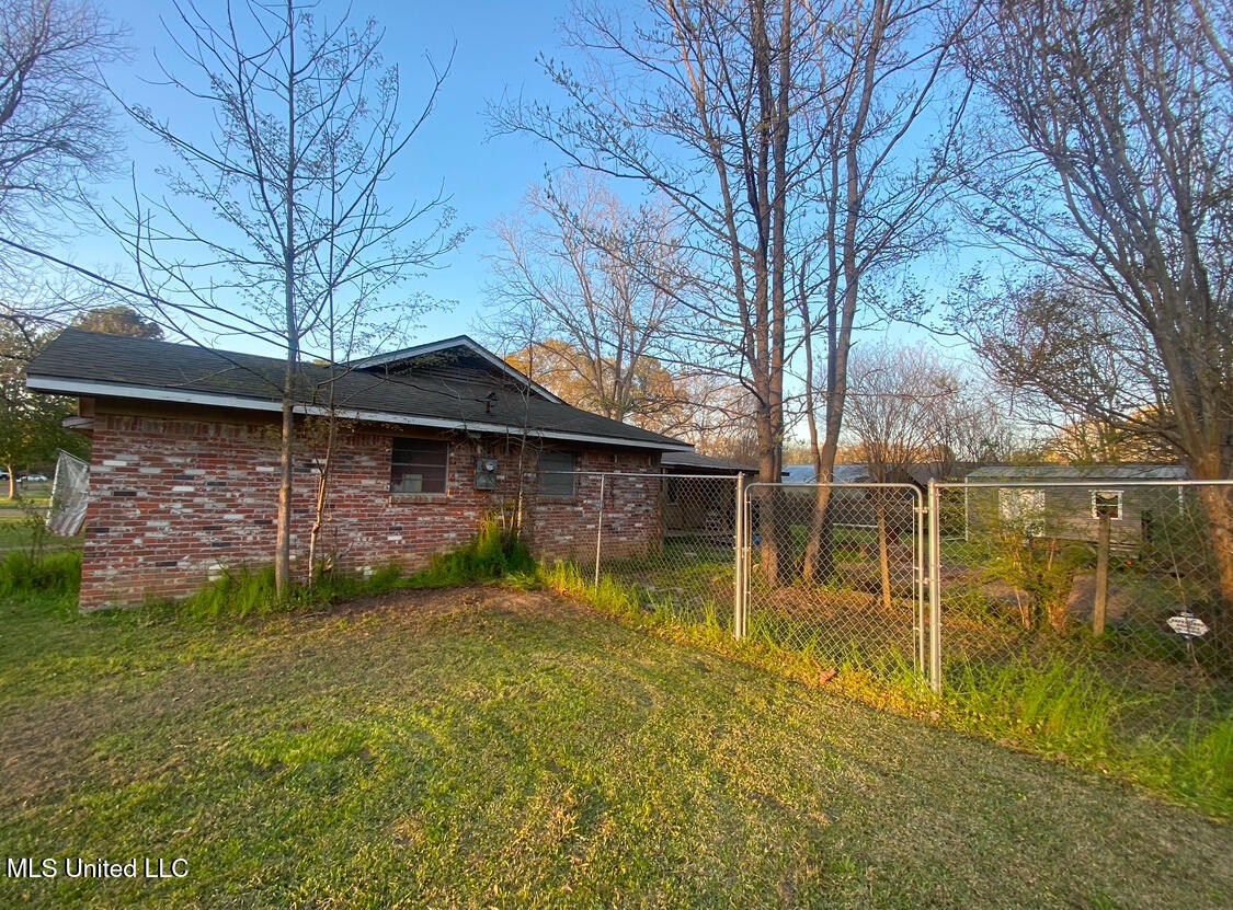 170 Belaire Drive Property Photo 15