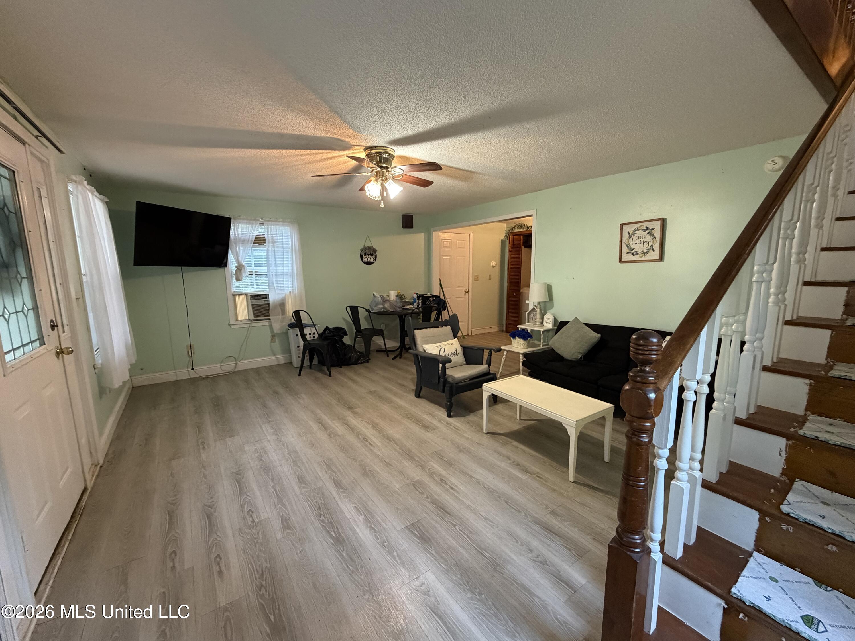 859 Mill Street Property Photo 6
