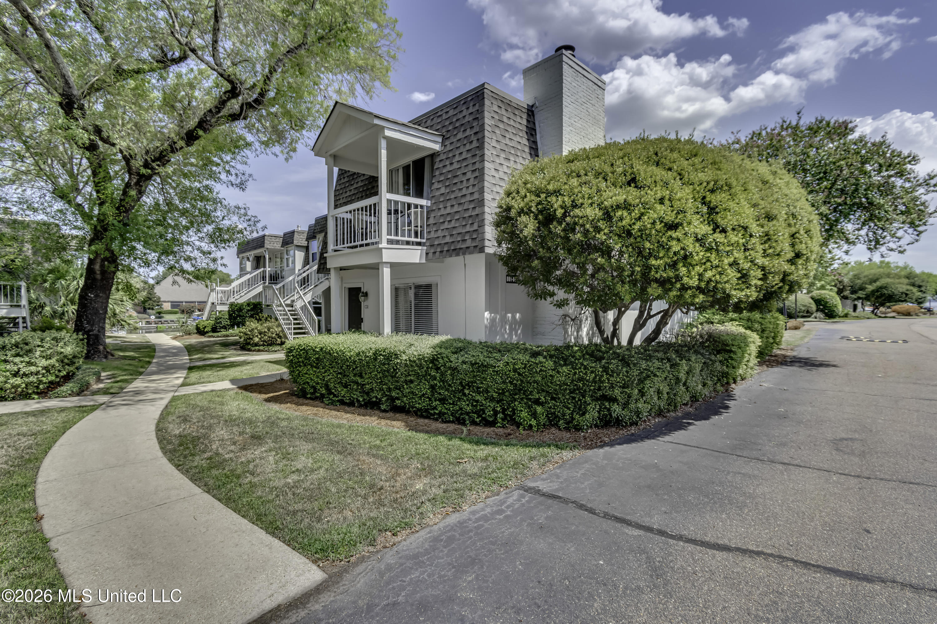 550 Post Road Property Photo 3