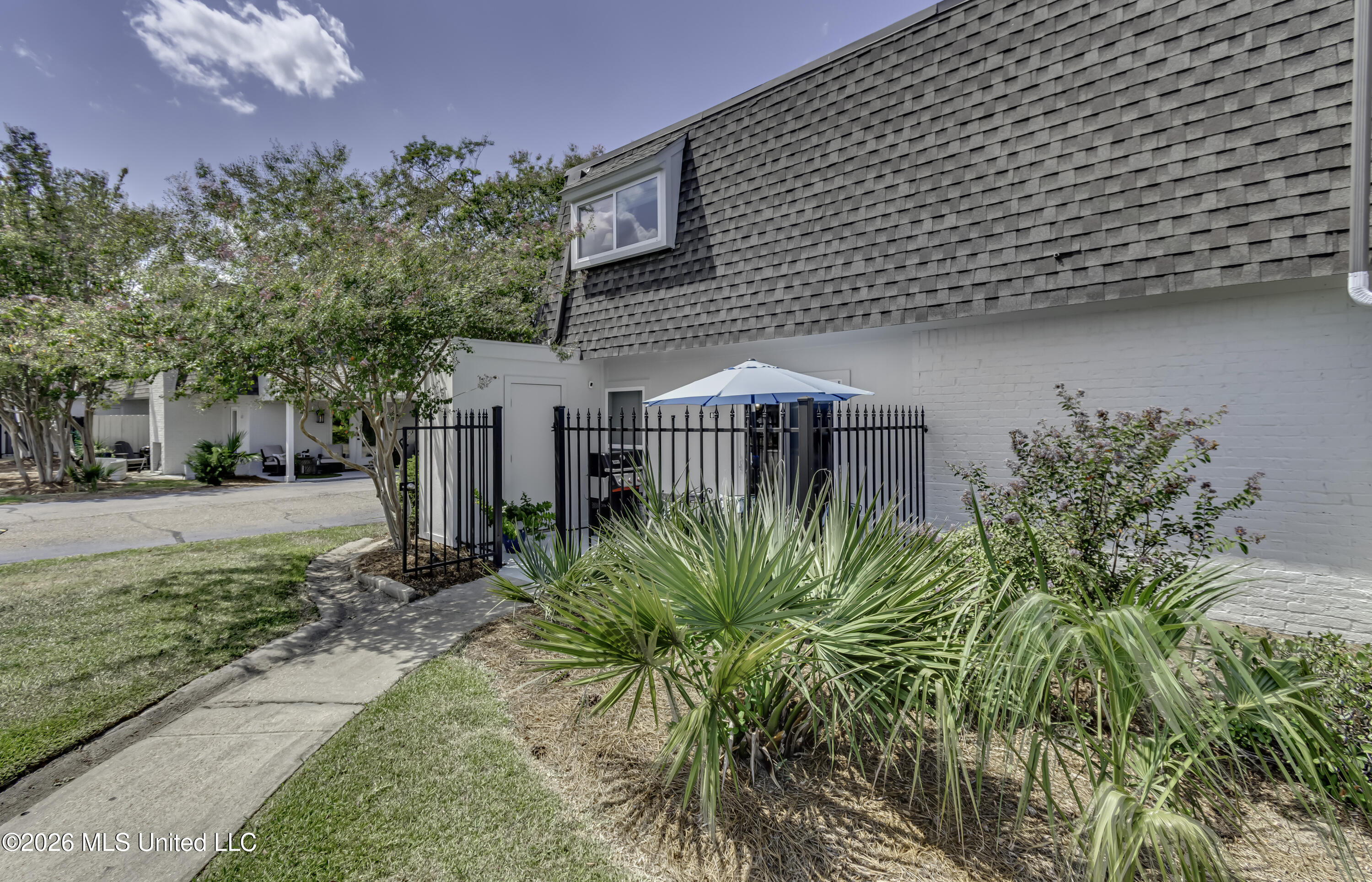550 Post Road Property Photo 7