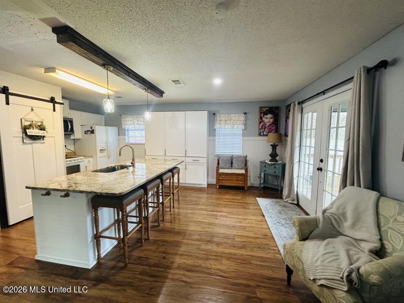 3225 Blue Wood Drive Property Photo 4