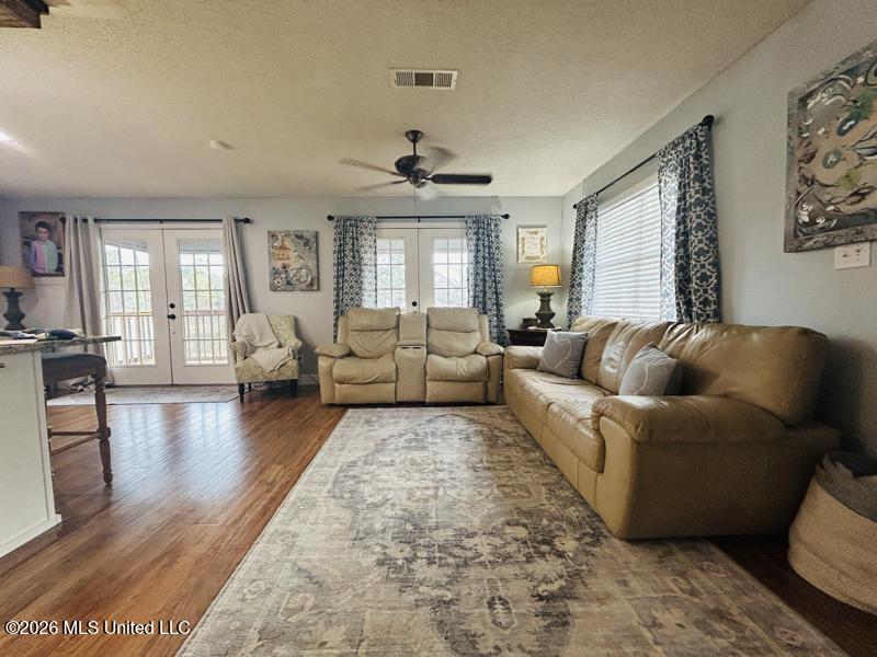 3225 Blue Wood Drive Property Photo 6